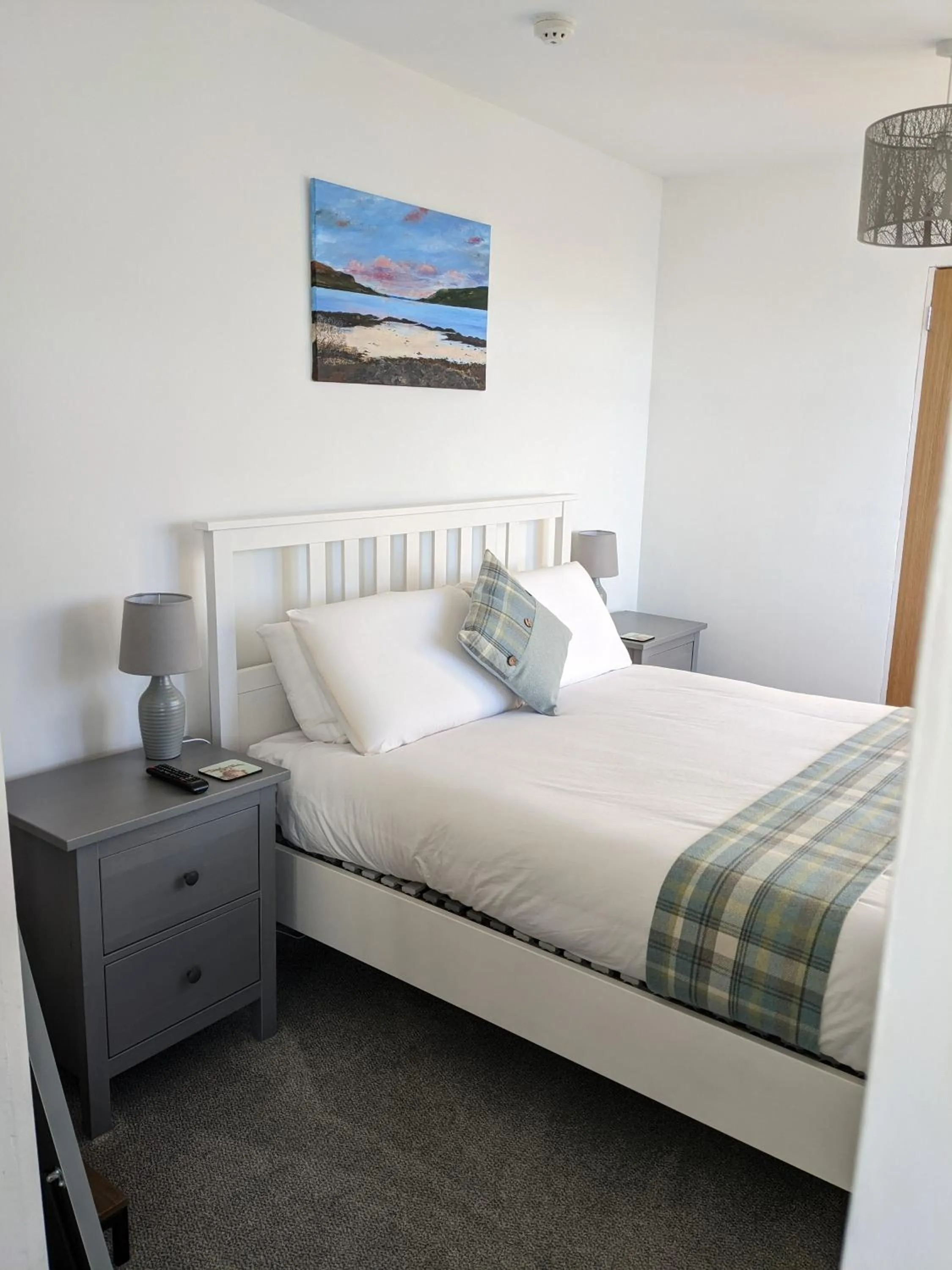 Bedroom, Bed in Lochaline Hotel