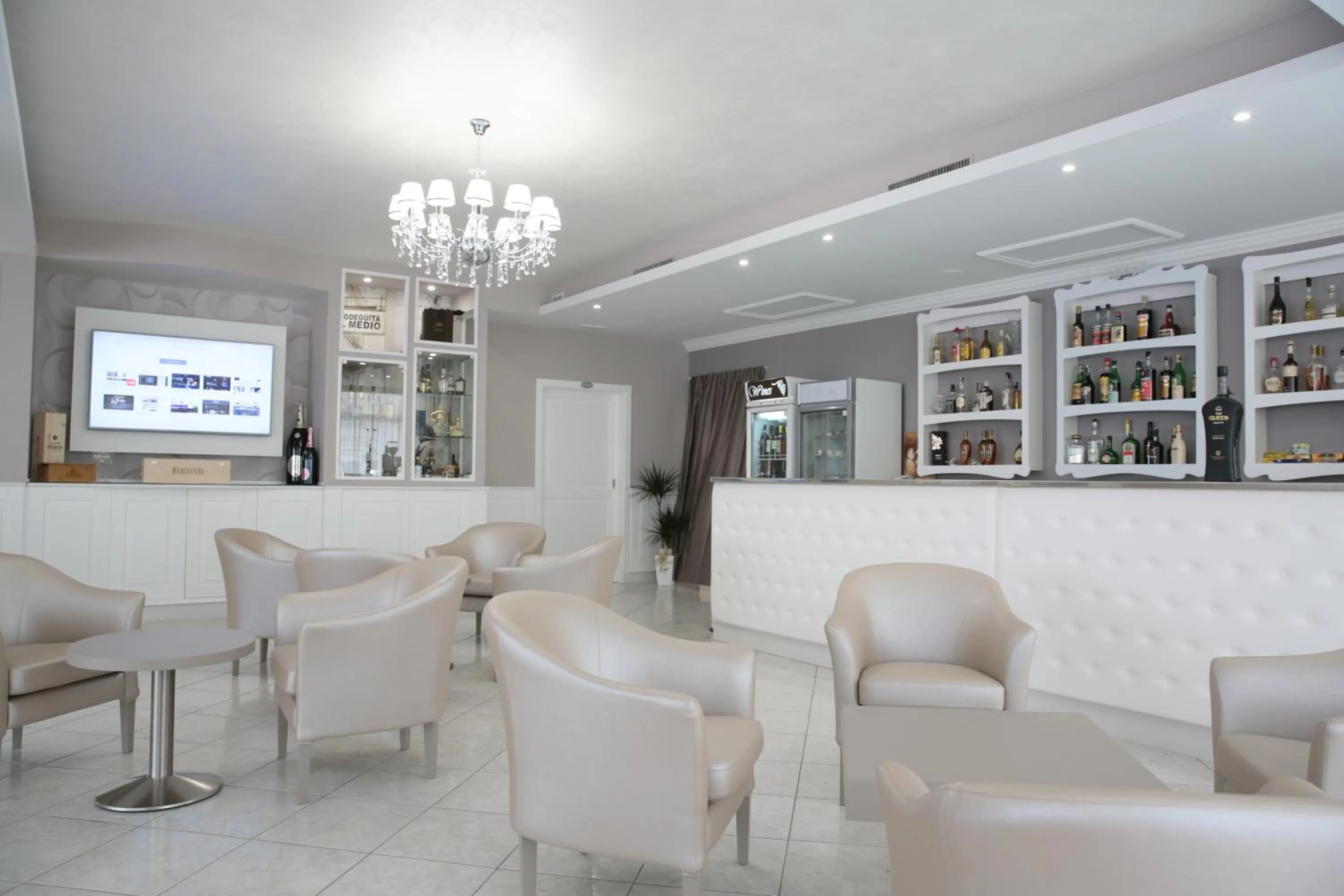 Lounge or bar in Hotel Leon - Ristorante Al Cavallino Rosso