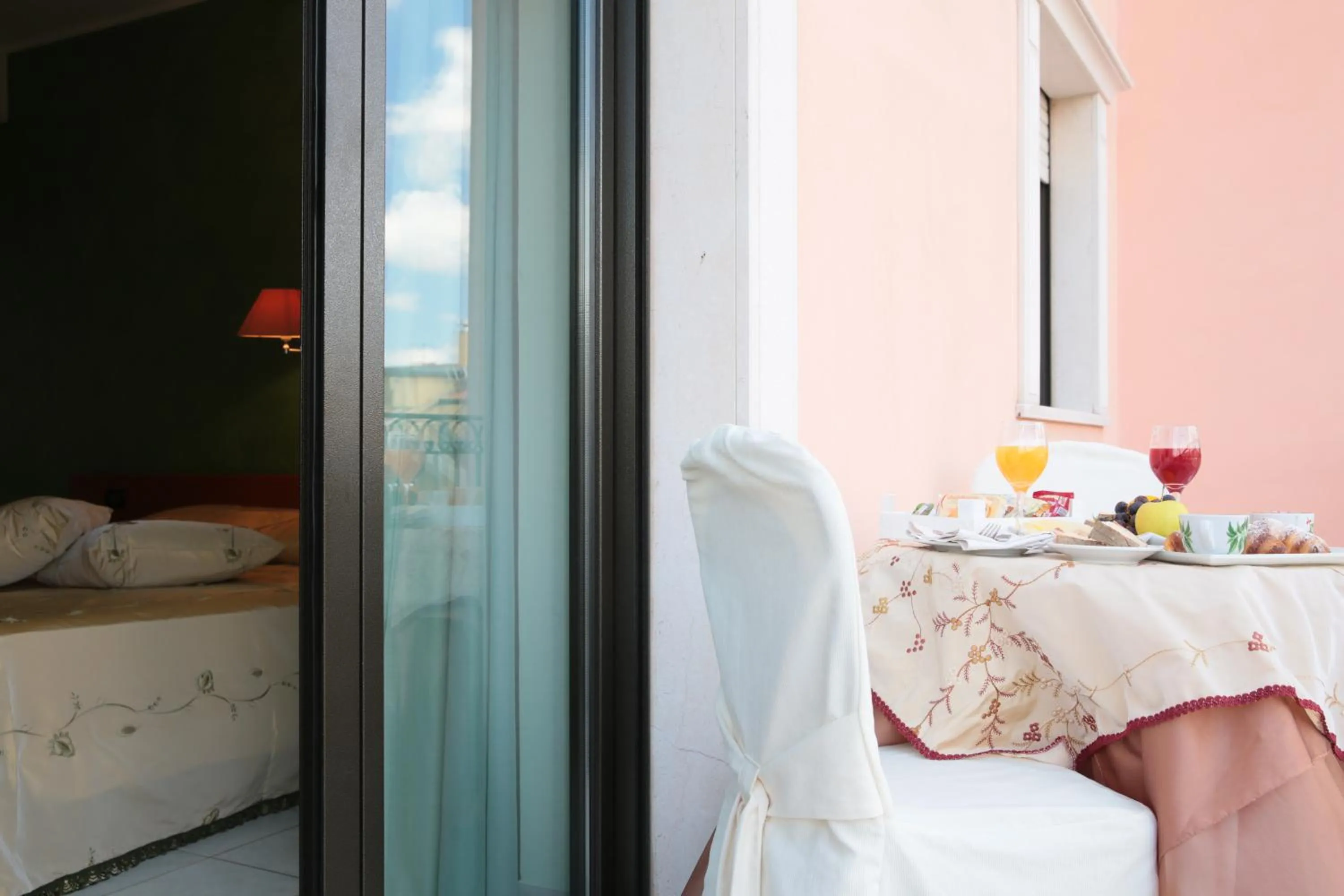 Food in Hotel Leon - Ristorante Al Cavallino Rosso