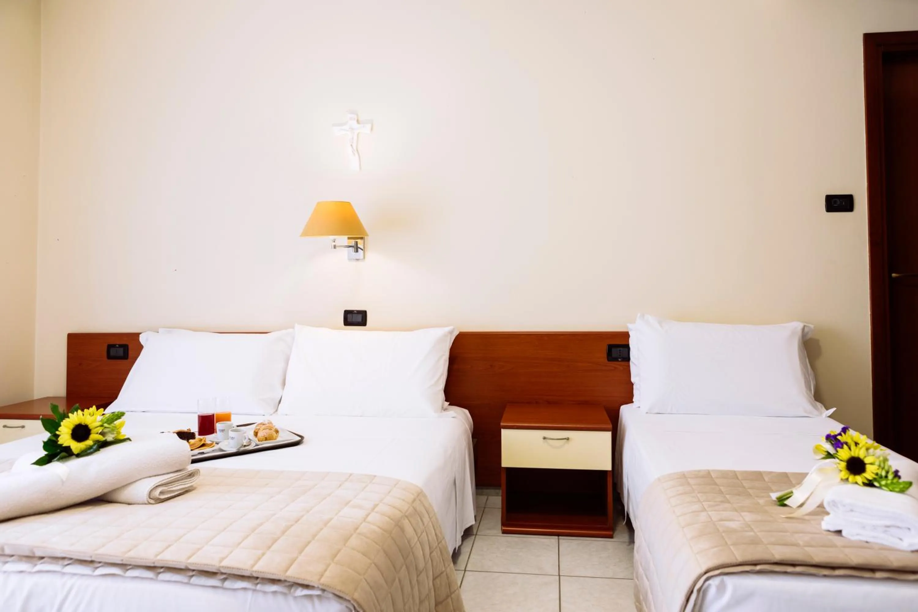 Bed in Hotel Leon - Ristorante Al Cavallino Rosso