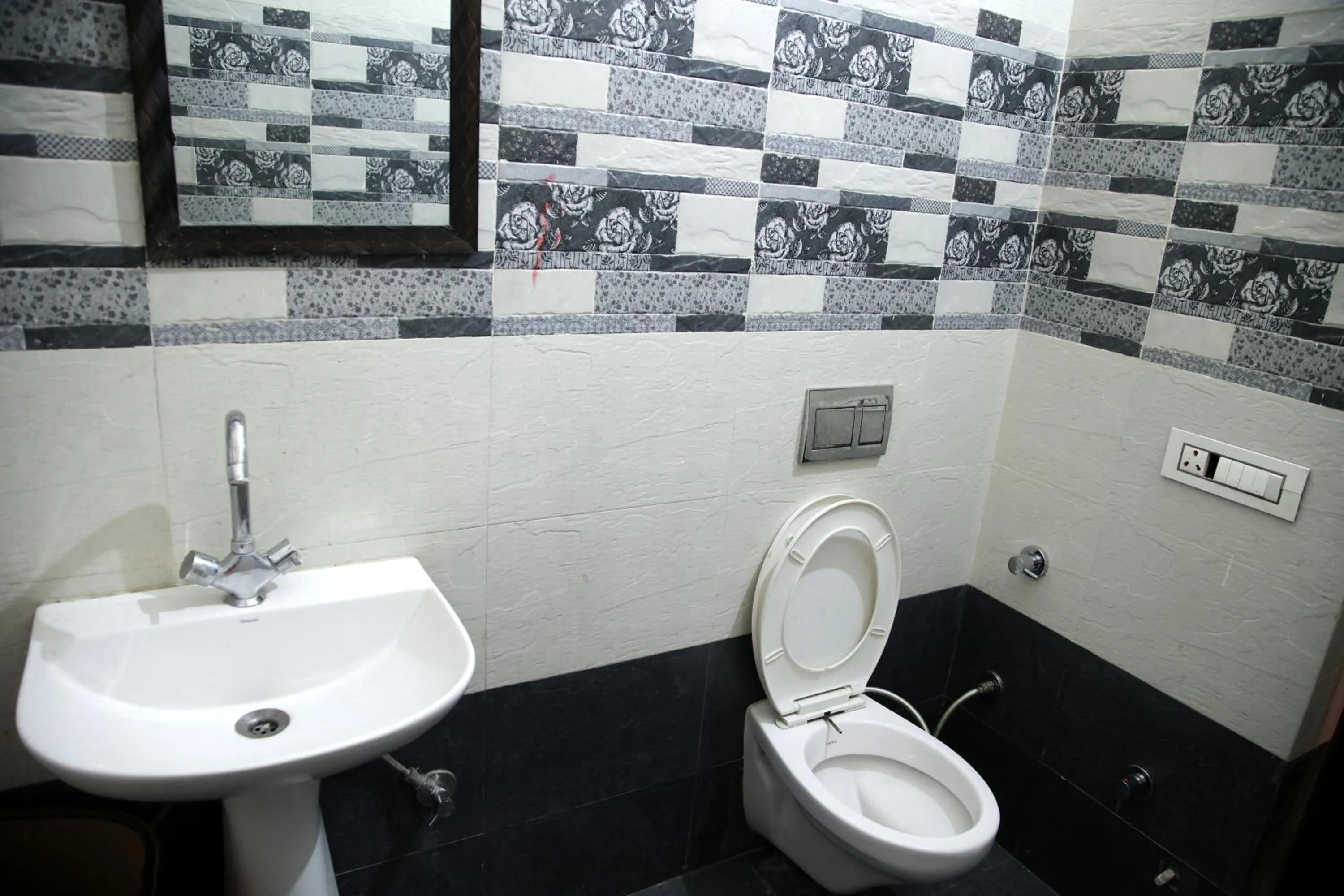 Bathroom in Hotel O Galaxy Stays