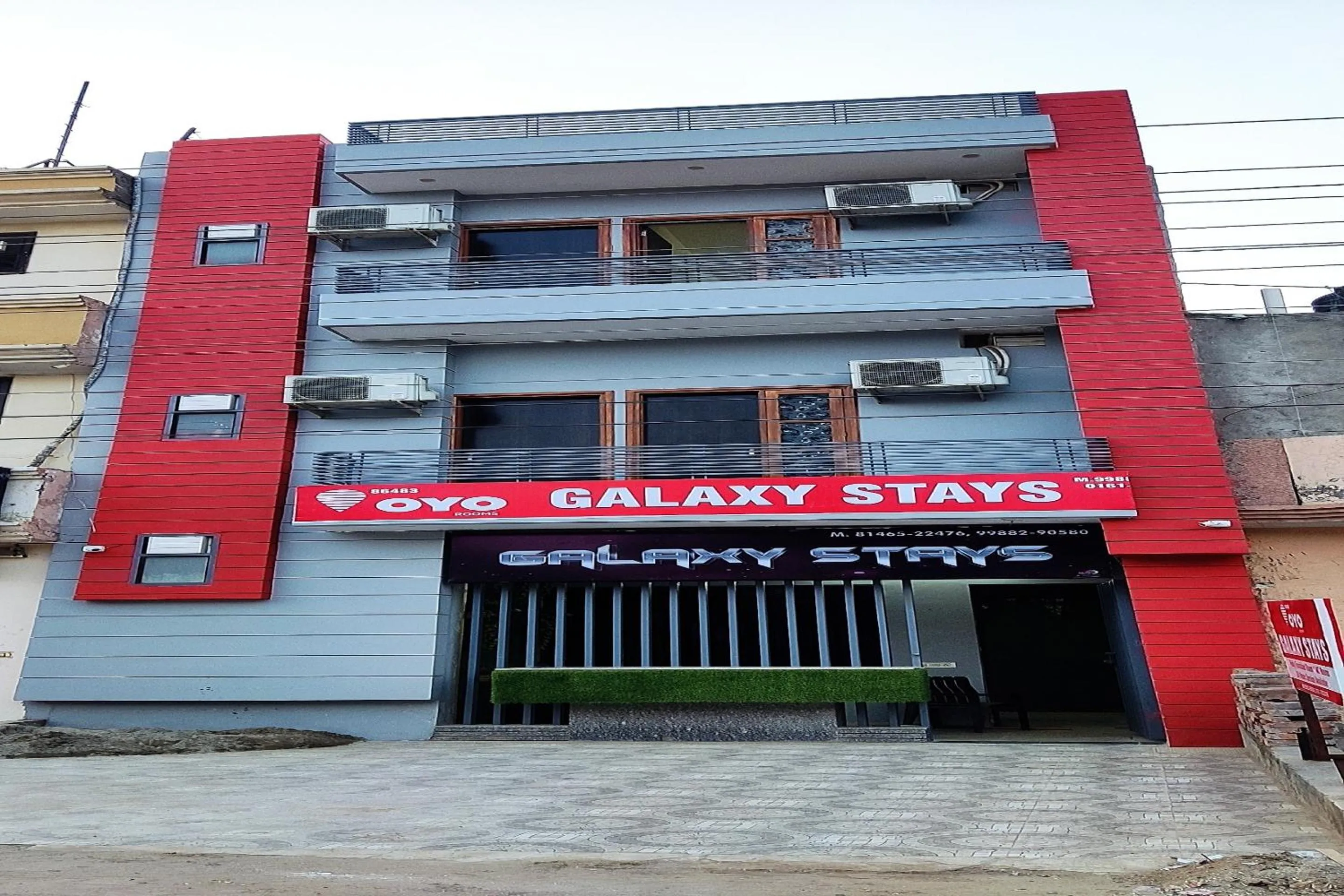 Facade/entrance in Hotel O Galaxy Stays