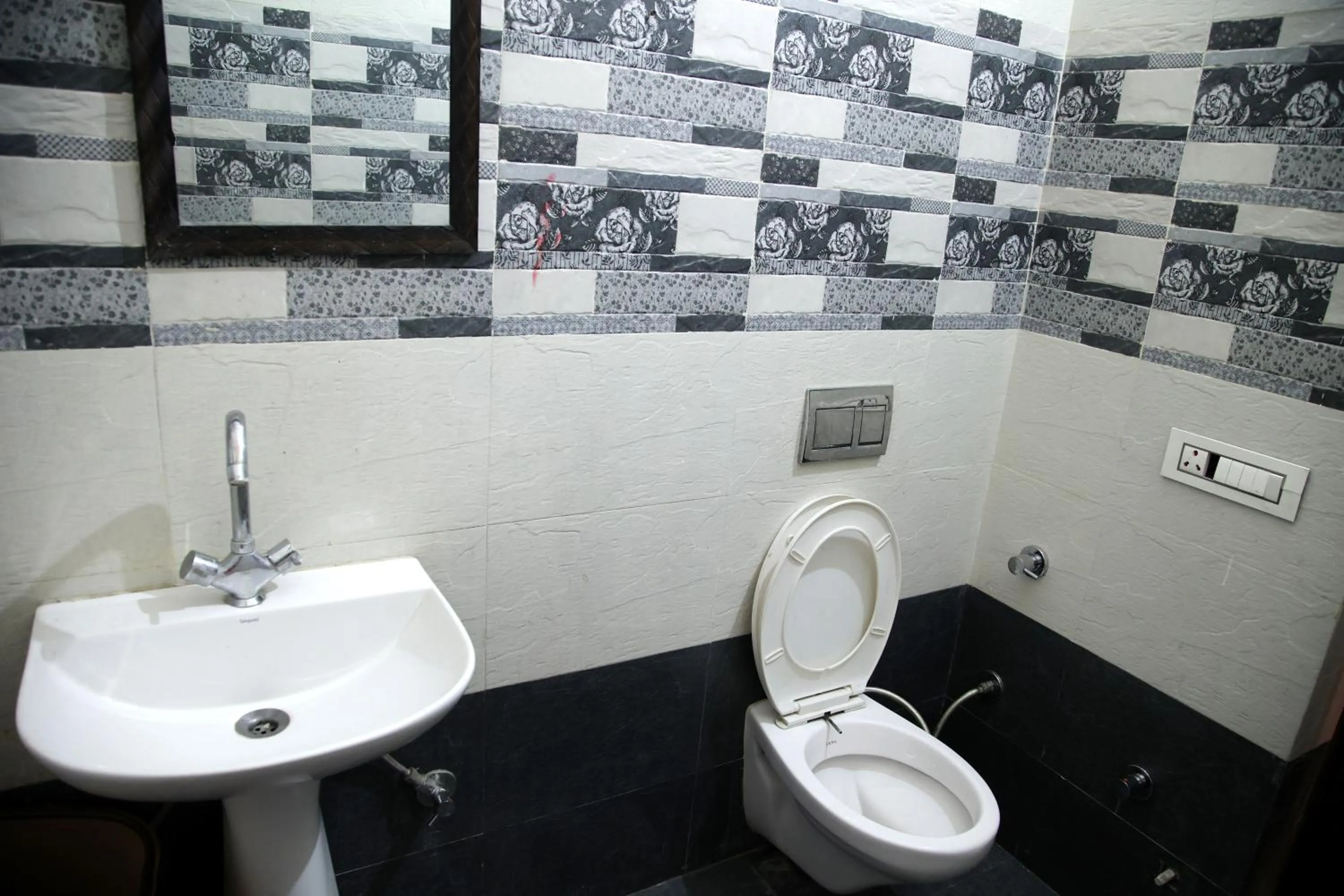 Bathroom in Hotel O Galaxy Stays