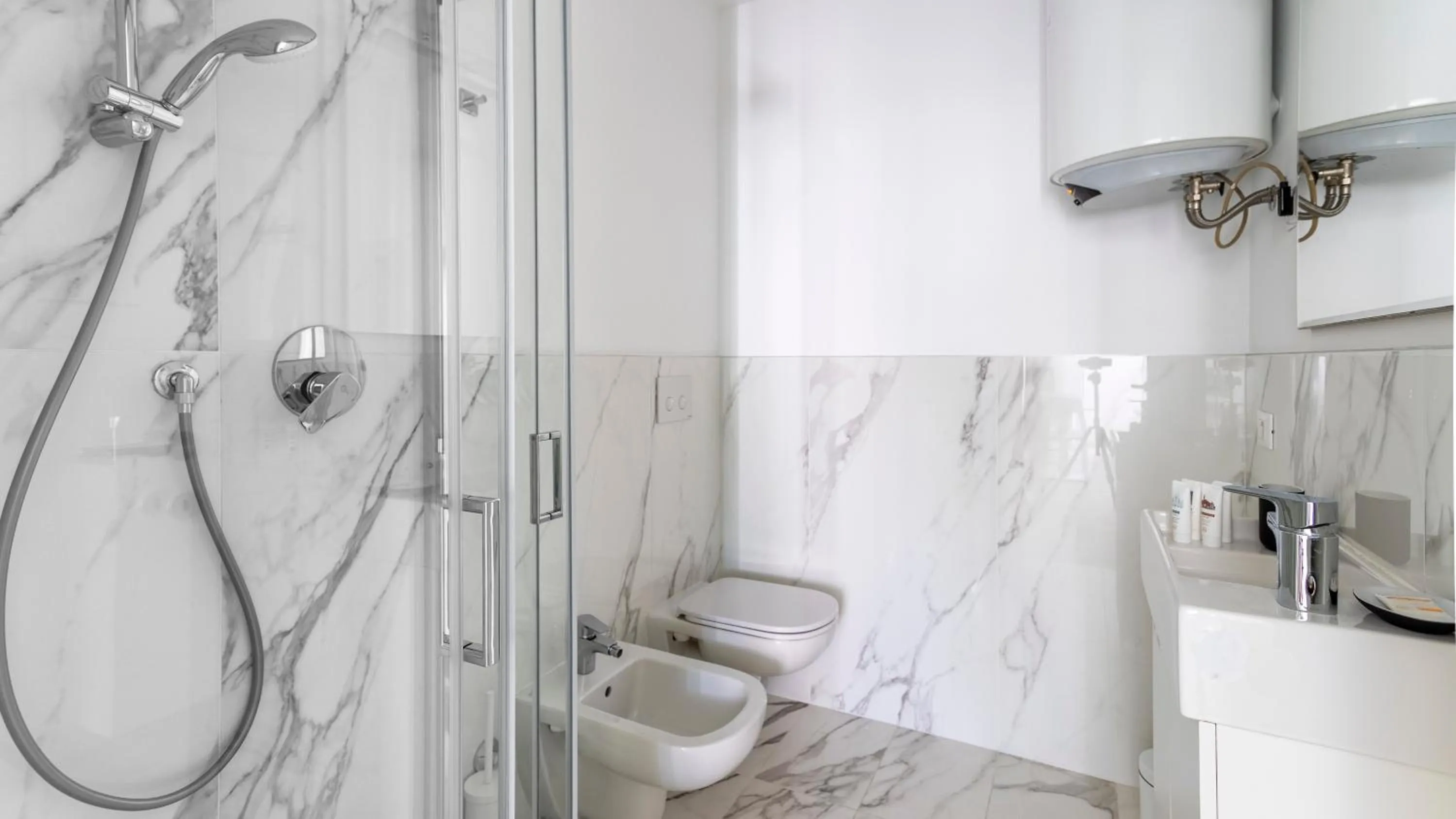 Bathroom in Italianway - The B Village Business