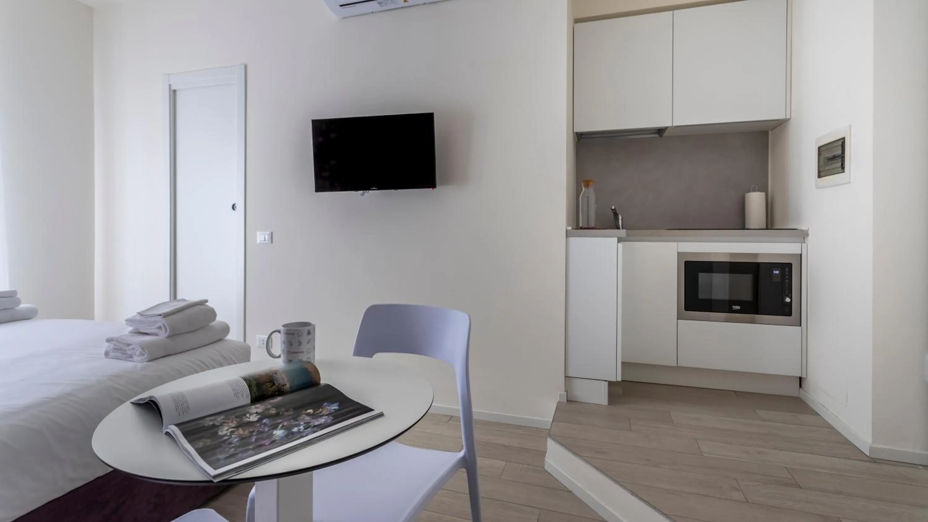 Italianway - The B Village Business