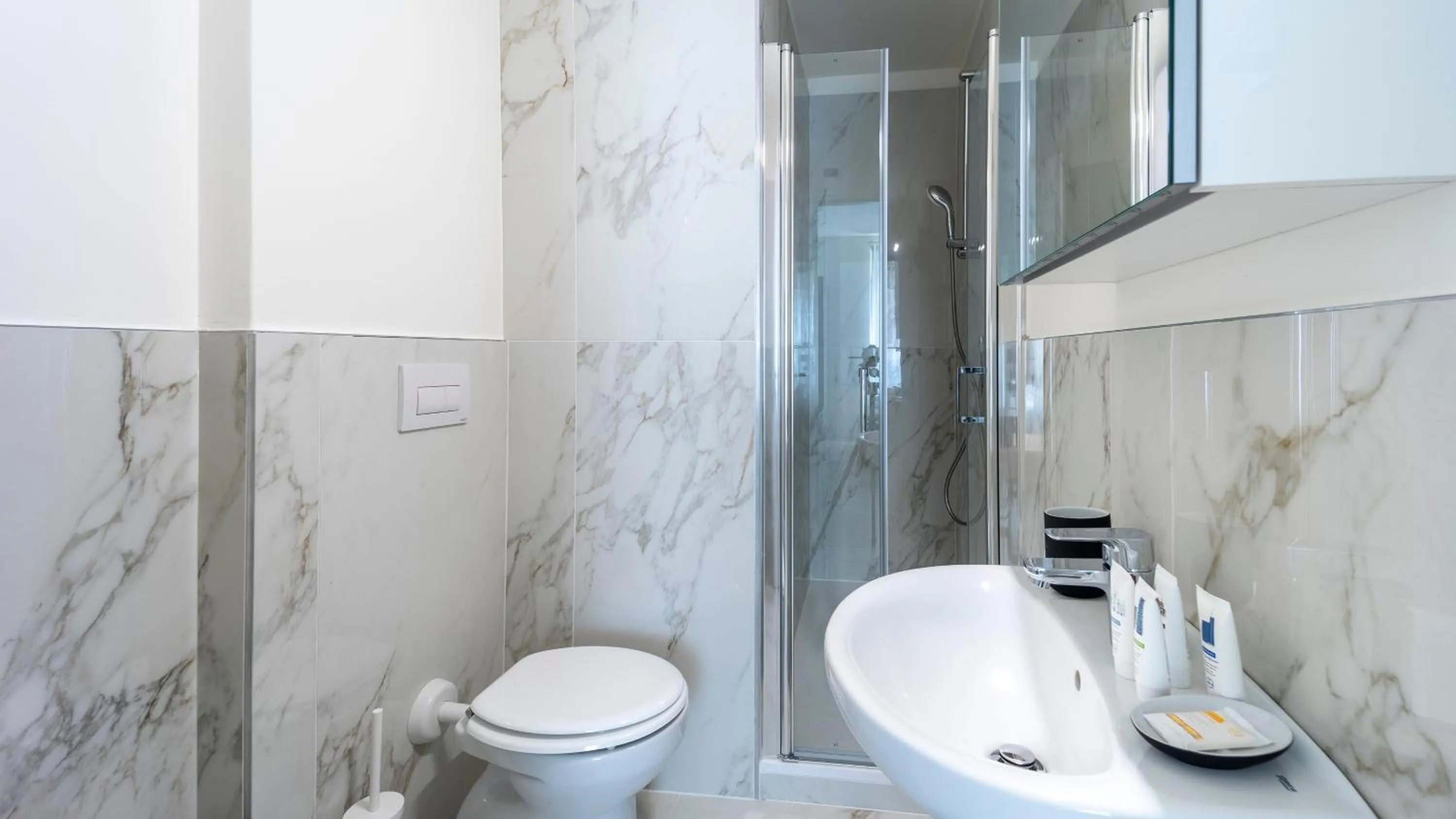 Bathroom in Italianway - The B Village Business