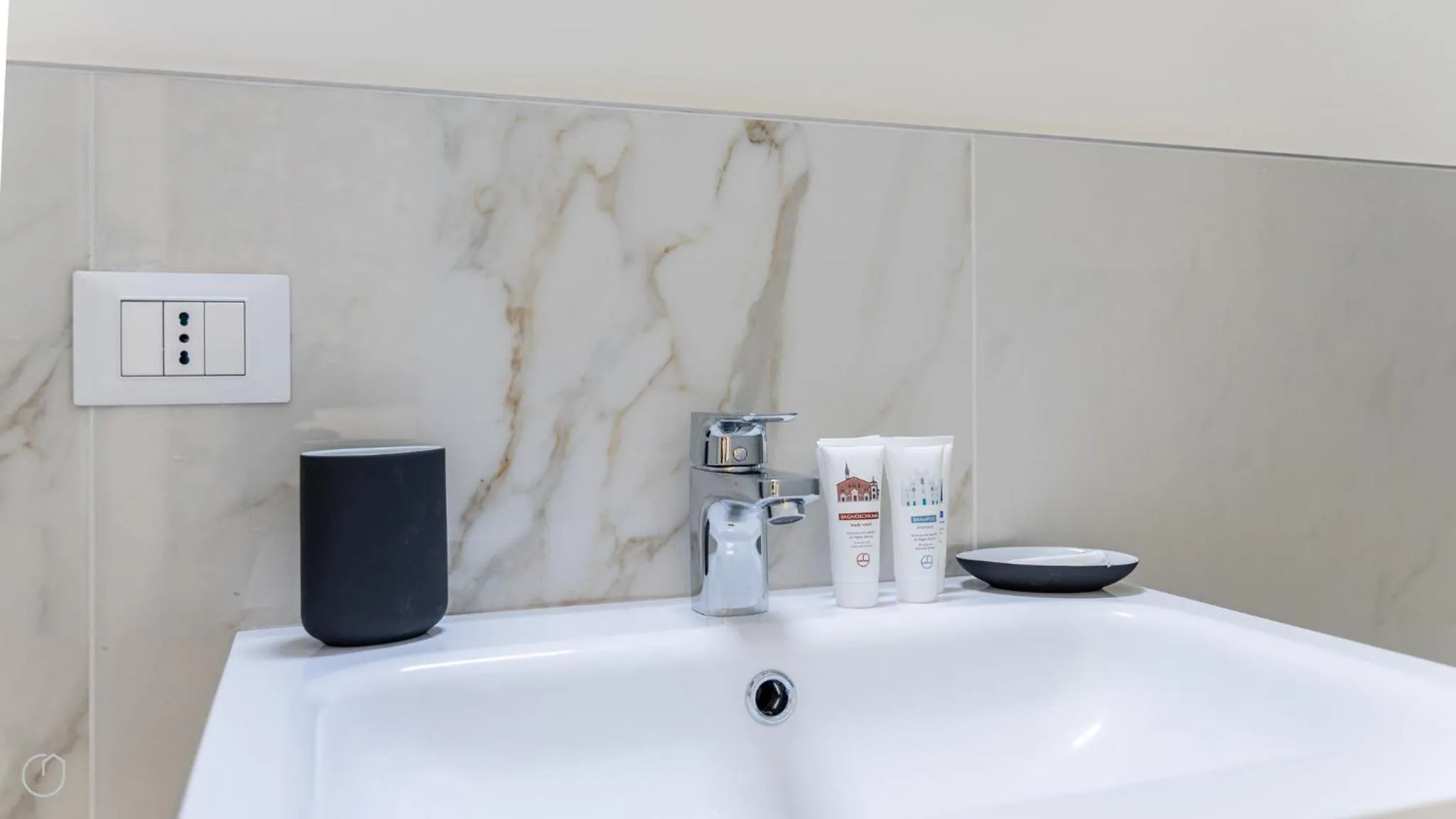 Bathroom in Italianway - The B Village Business