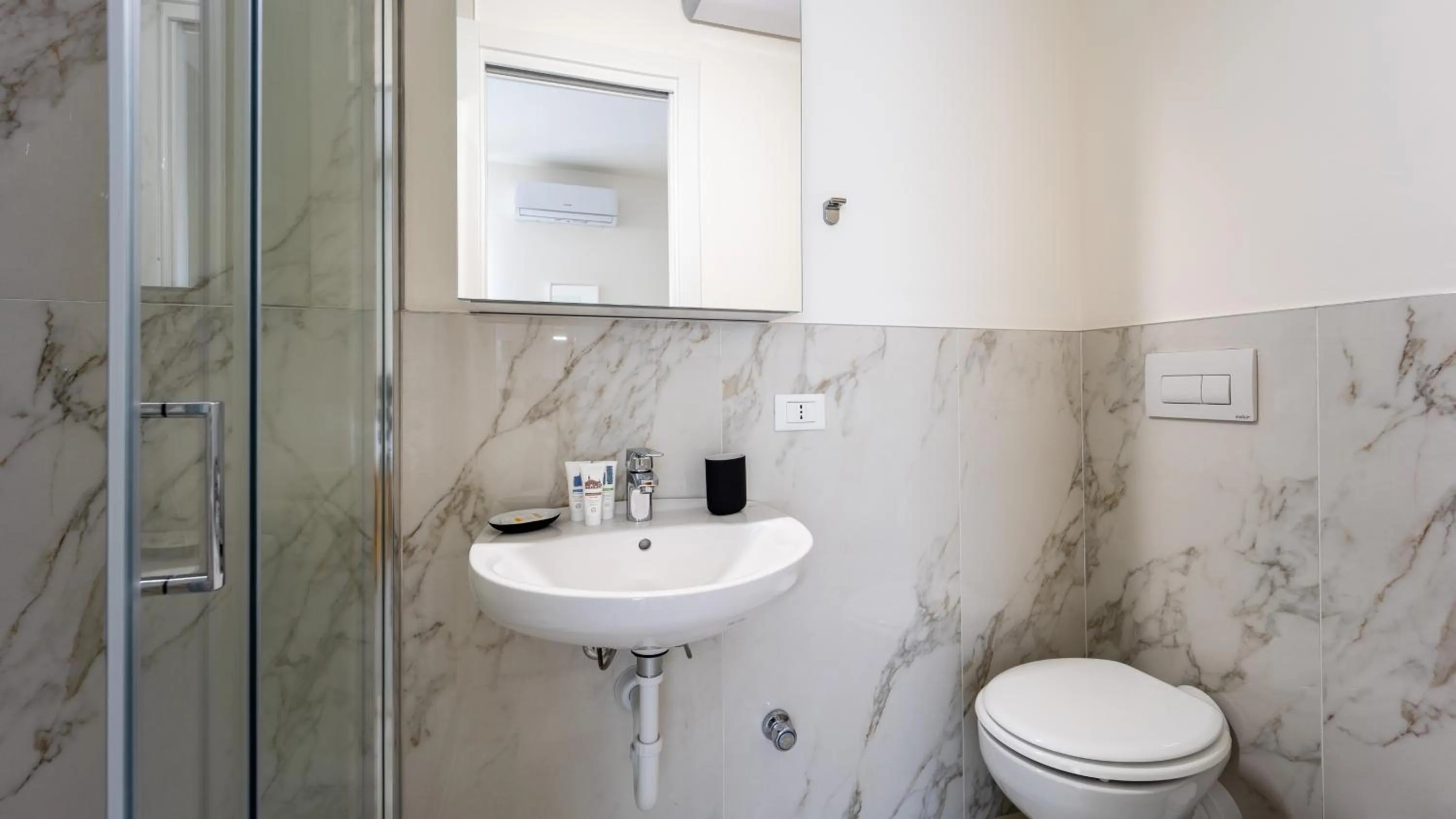 Bathroom in Italianway - The B Village Business