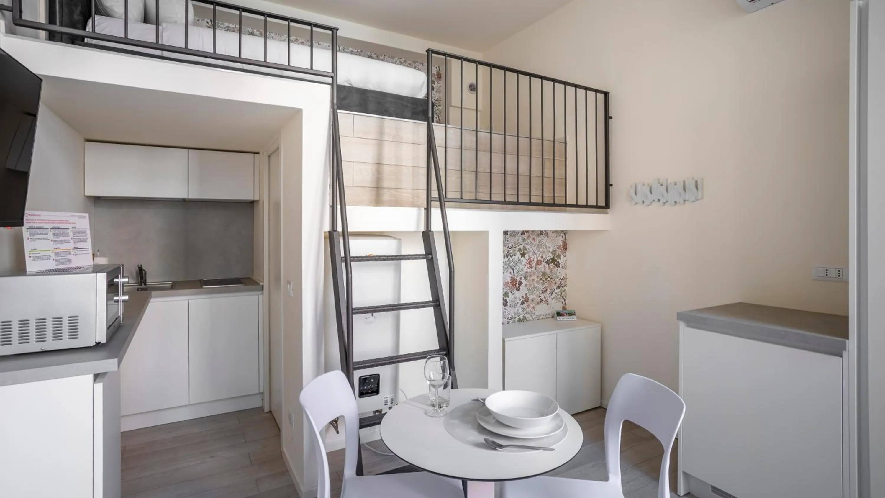 Italianway - The B Village Business