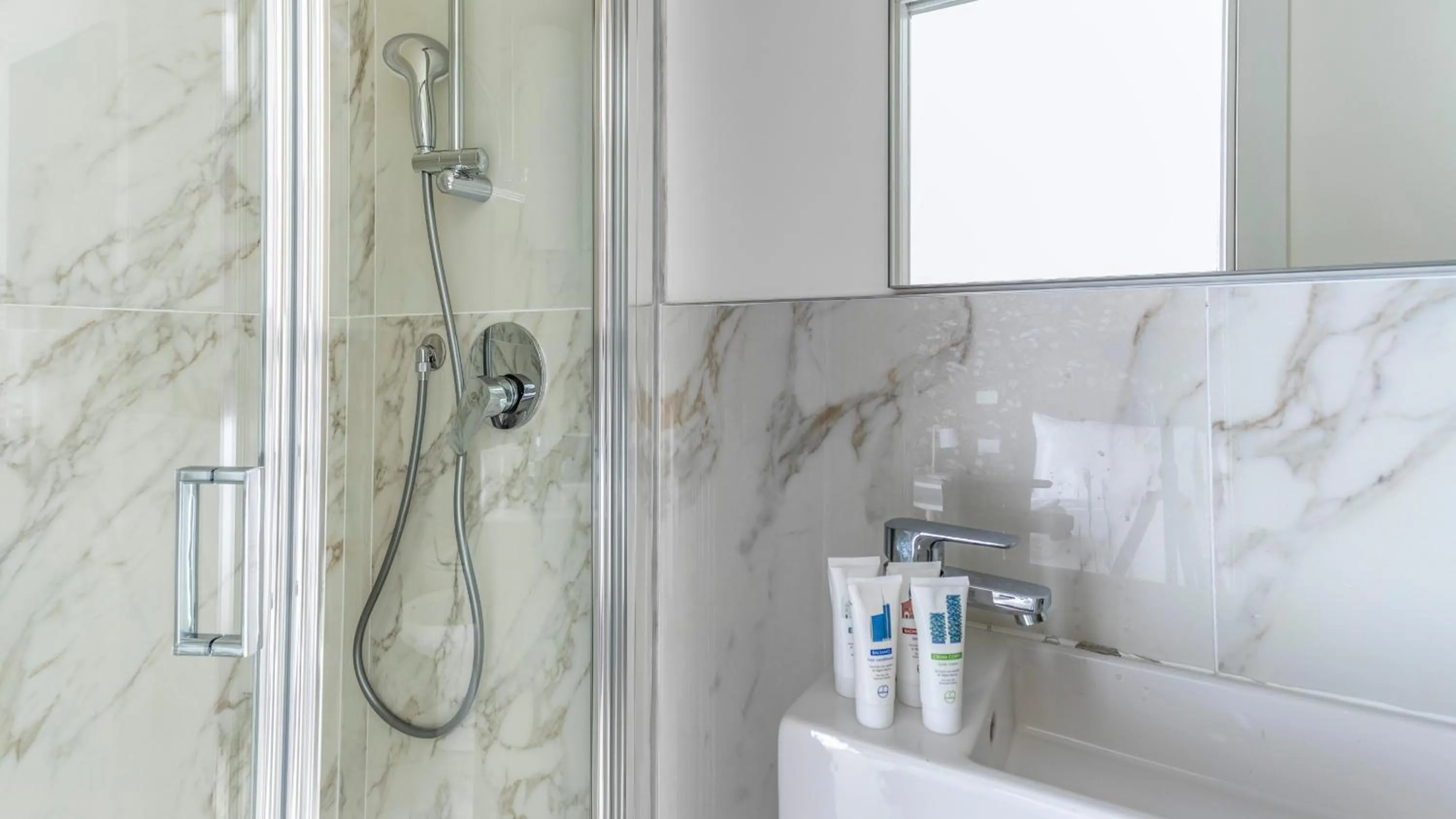 Bathroom in Italianway - The B Village Business