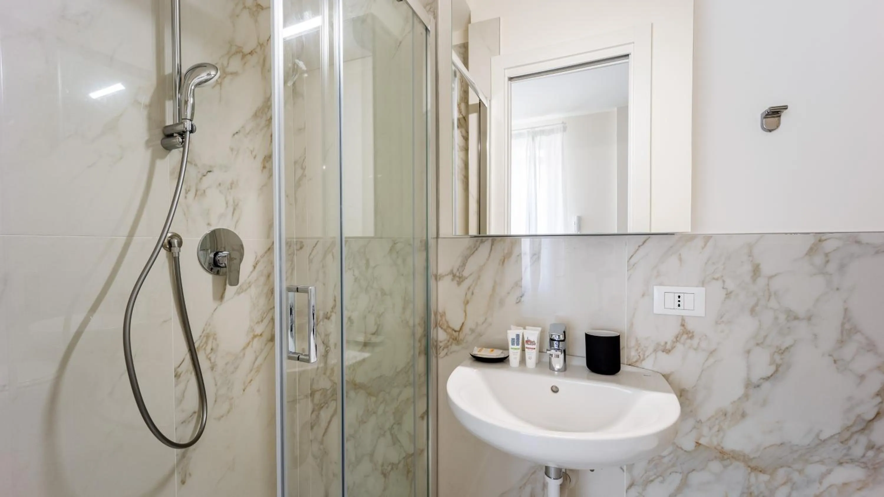 Bathroom in Italianway - The B Village Business