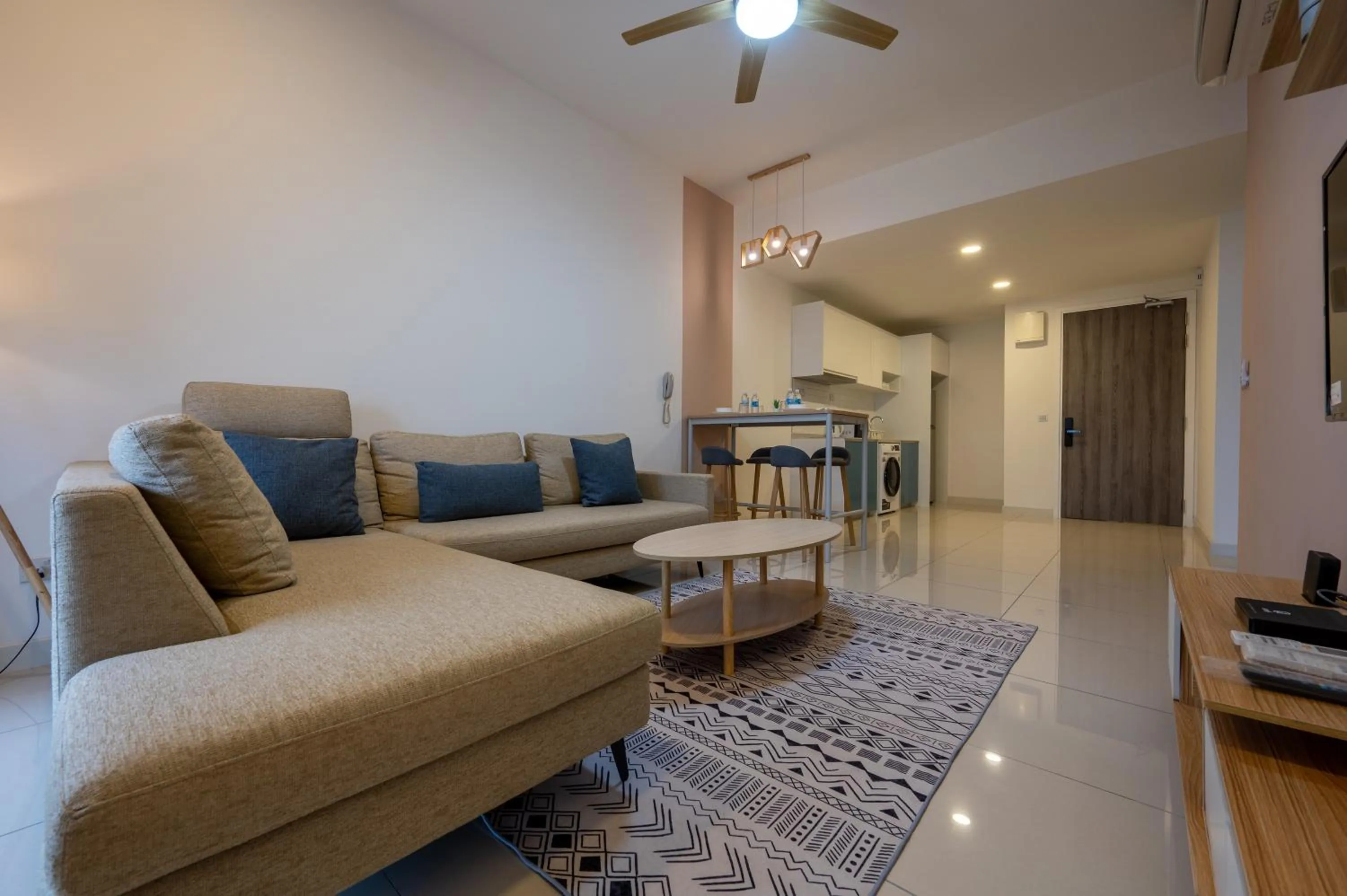 Seating area in Greystone Continew Residensi