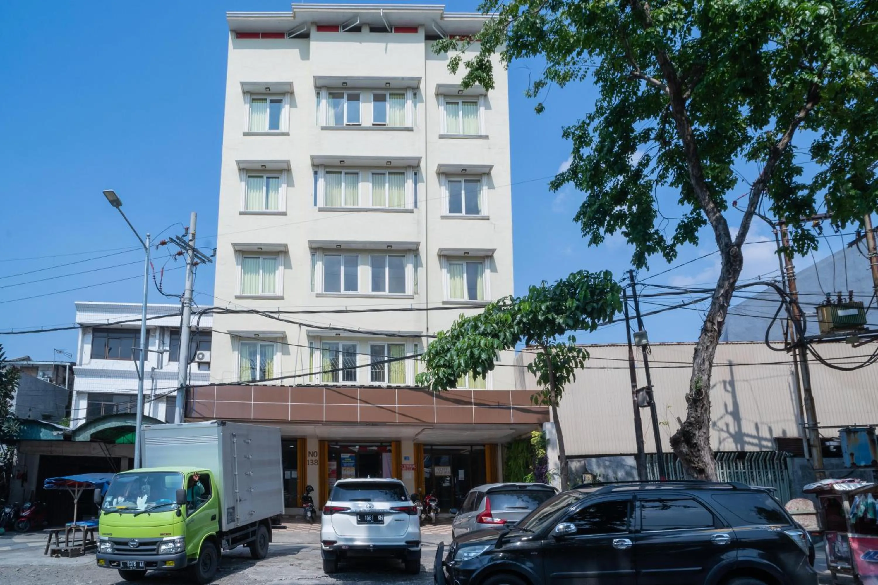 RedDoorz Plus Syariah near Pasar Turi