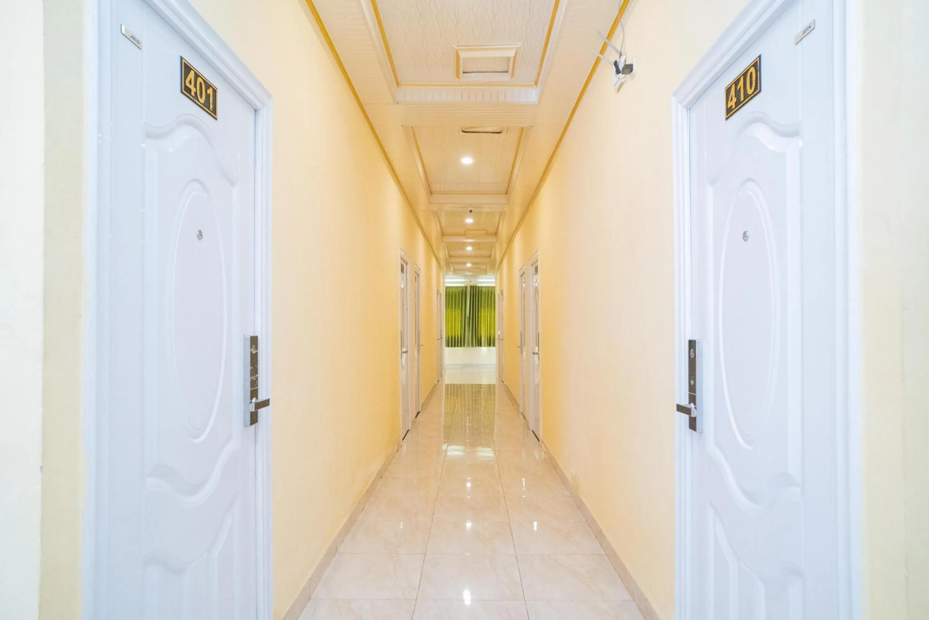 Facade/entrance in RedDoorz Plus Syariah near Pasar Turi