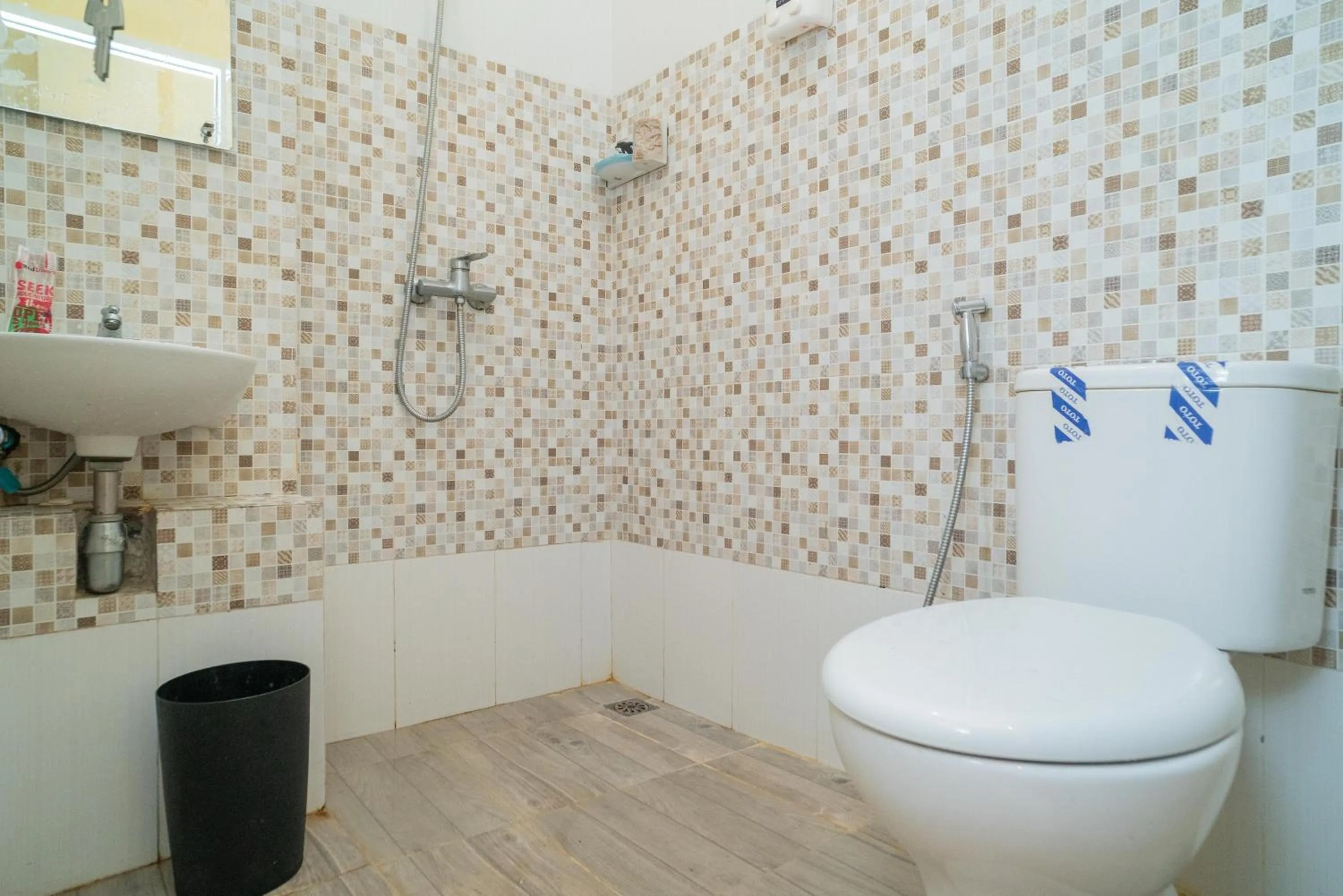 RedDoorz Plus Syariah near Pasar Turi