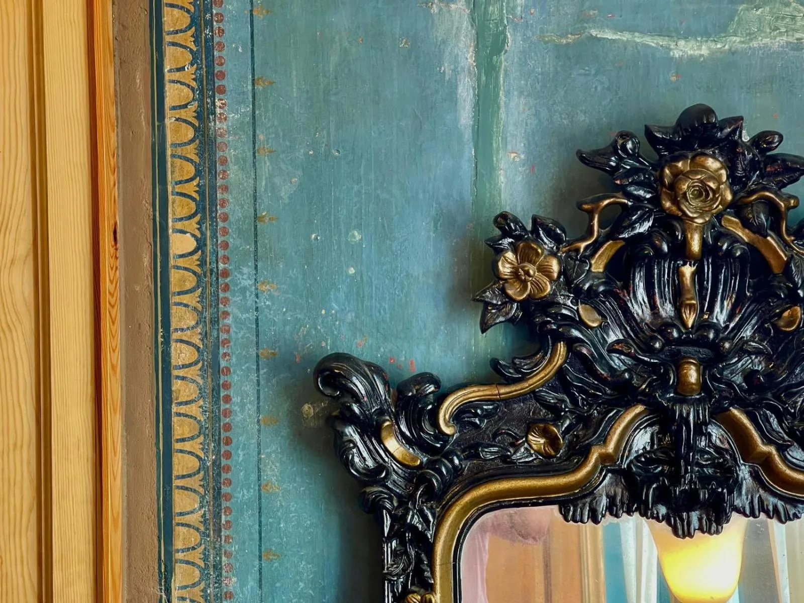 Decorative detail in norddeutscher Hof - Kutscherstation