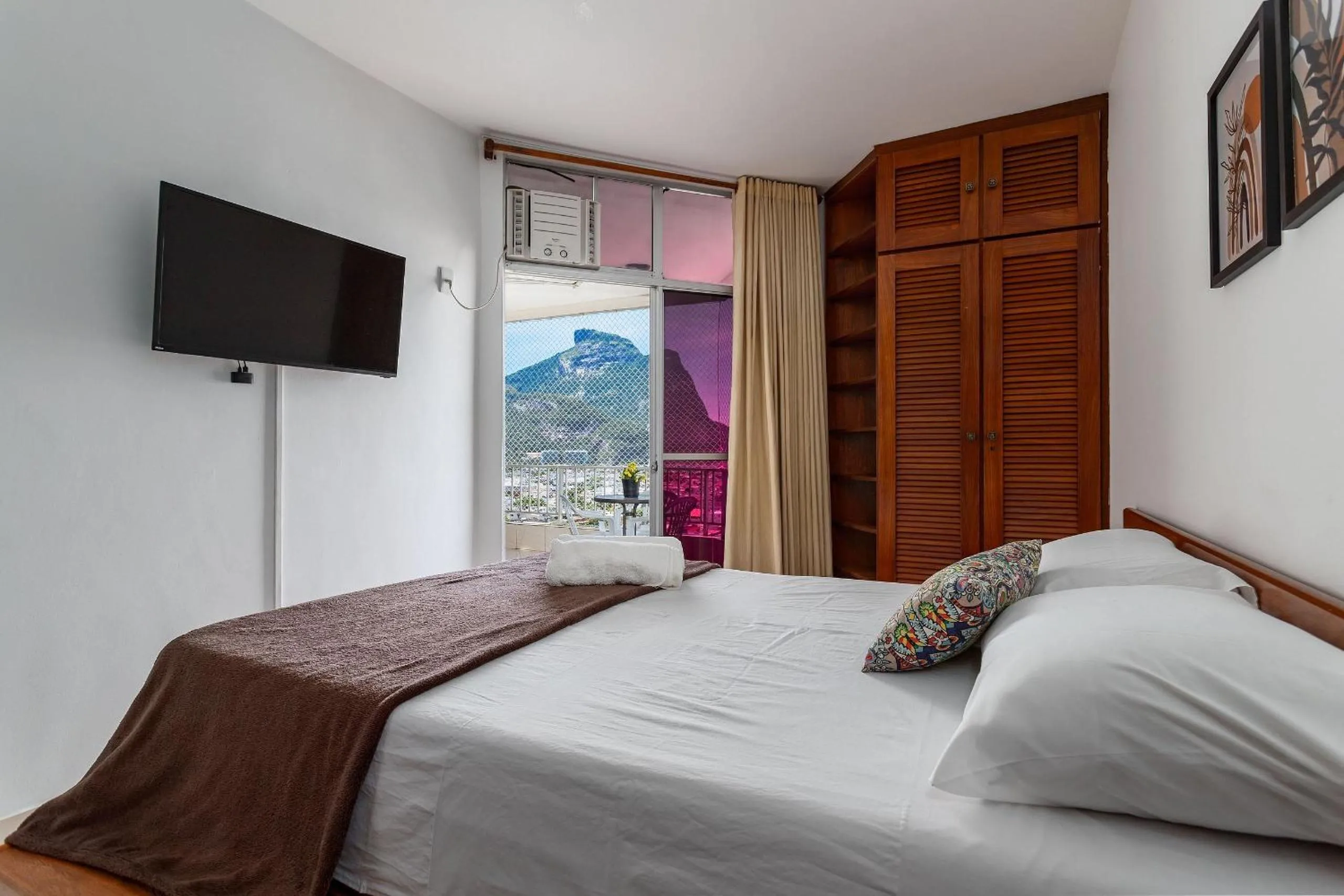 Photo of the whole room, Bed in Rental Home Barra Palace Vista para o mar