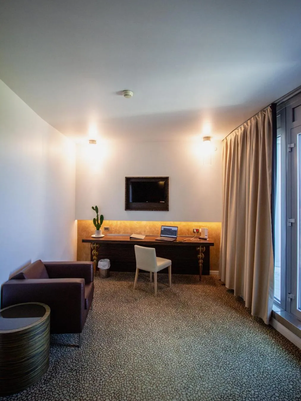 Seating area in Antony Palace Hotel - Venice Airport