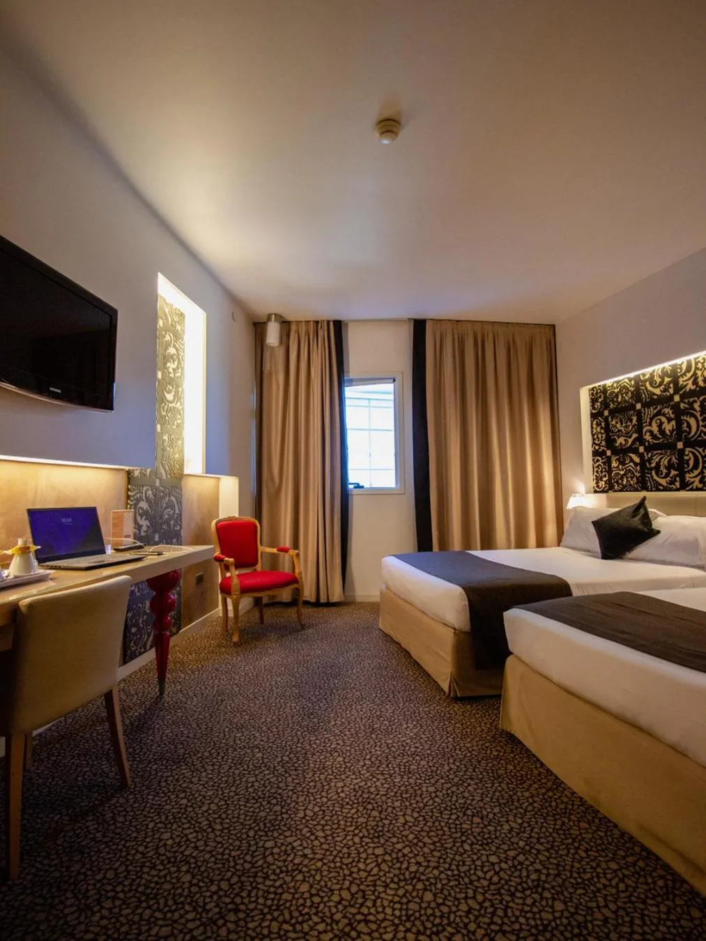 Bed in Antony Palace Hotel - Venice Airport