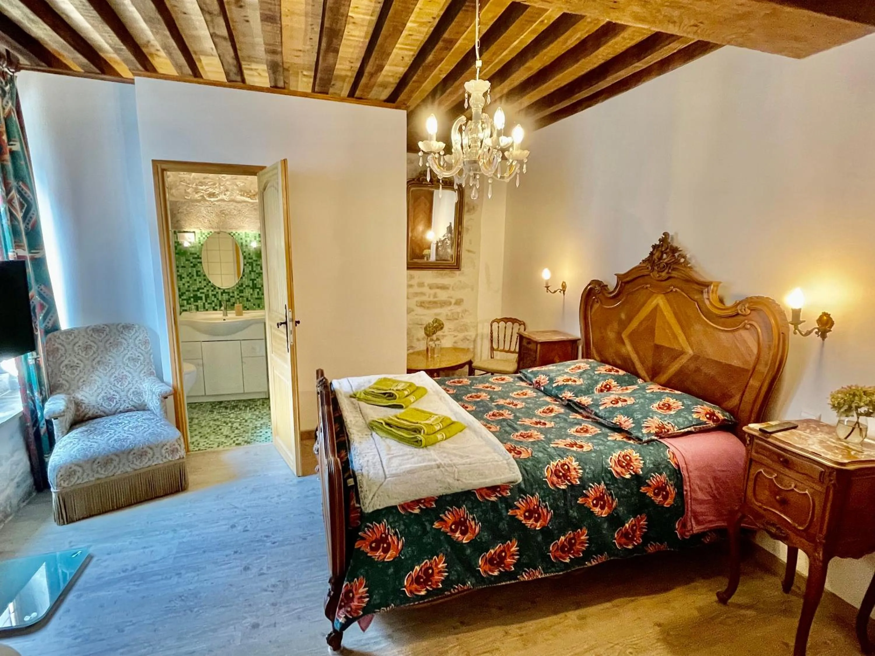 Photo of the whole room in Manoir Saint-Pierre