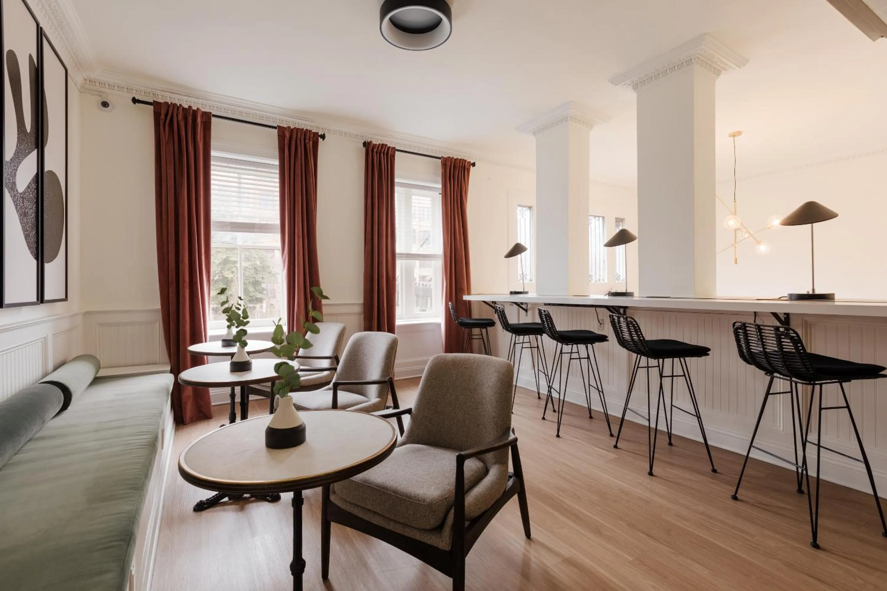 Dining area in Found Dupont Circle powered by Sonder