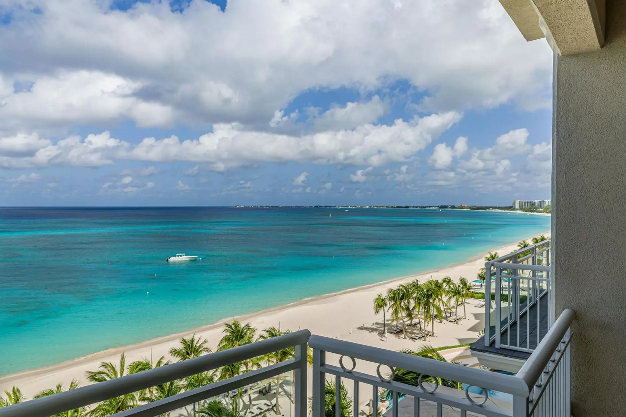 Club Se7en at Beachcomber Club Se7en at Beachcomber