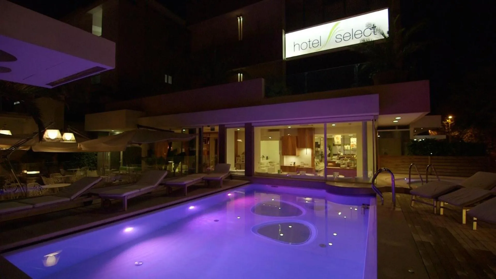 Pool view in Hotel Select Suites & Spa - Apartments