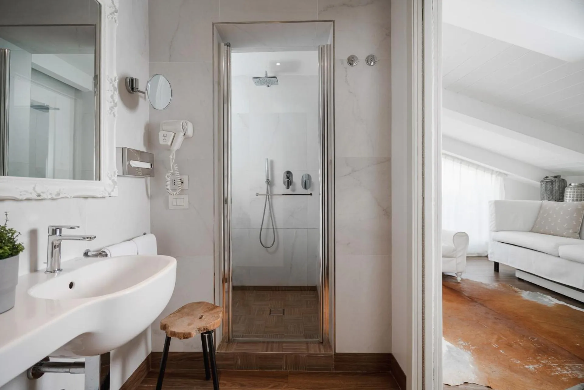 Shower in Hotel Select Suites & Spa - Apartments