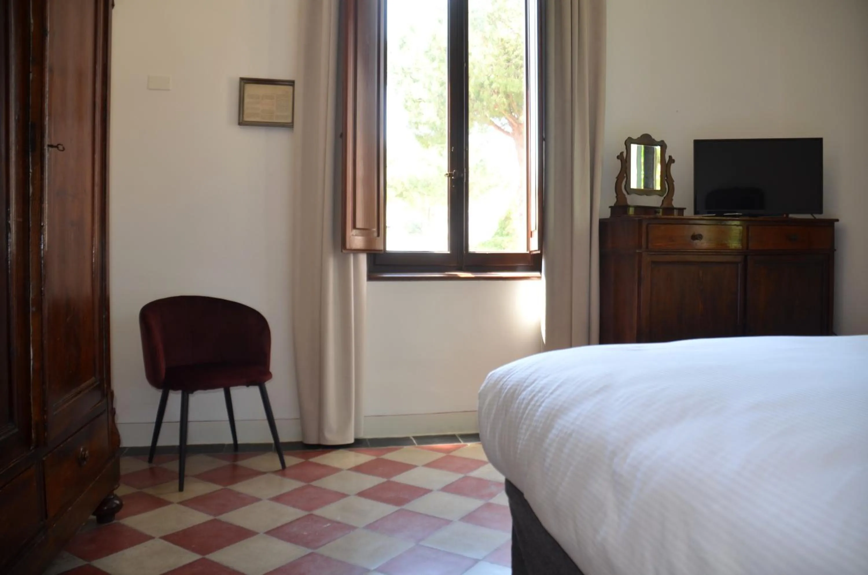 Bed in Hotel Select Suites & Spa - Apartments