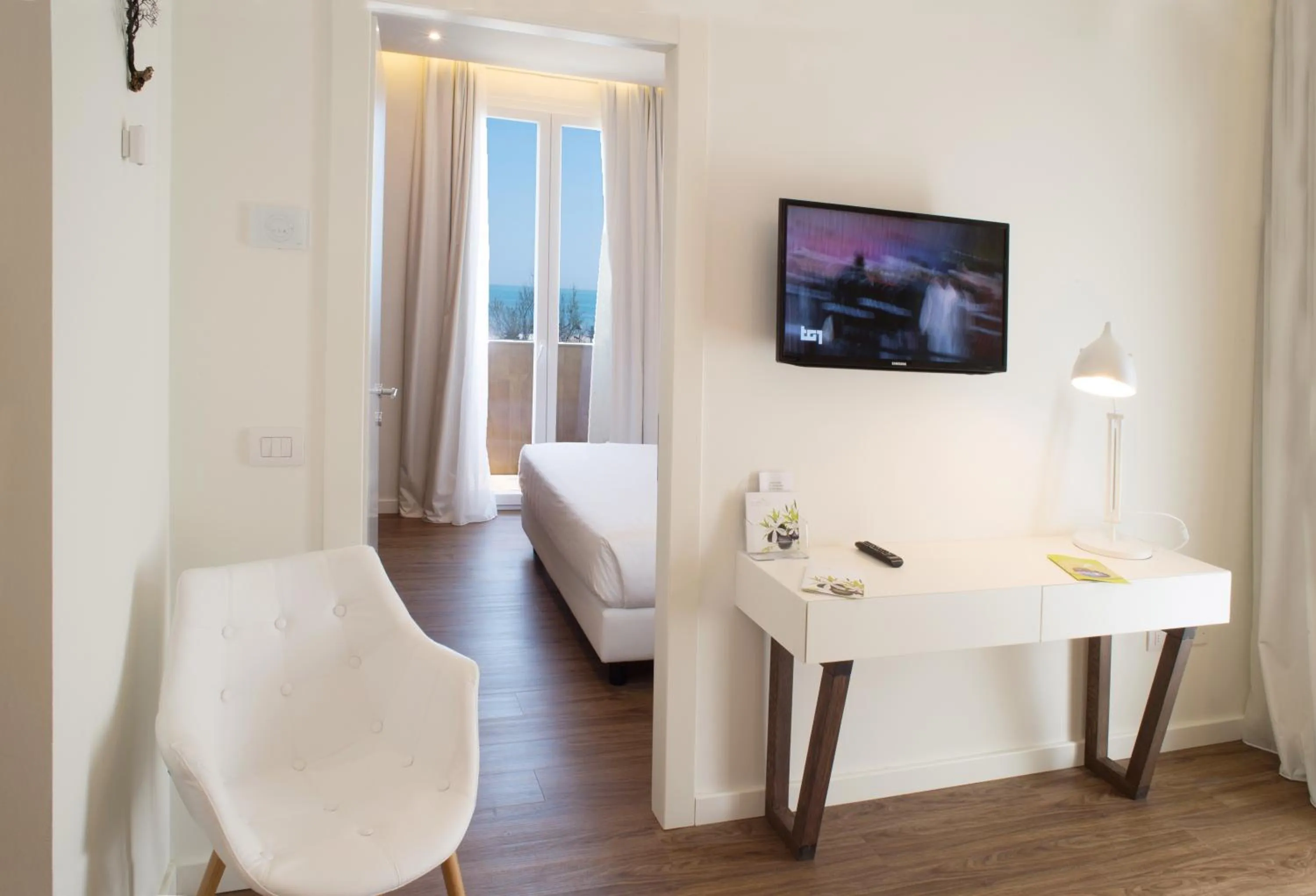 Bed in Hotel Select Suites & Spa - Apartments