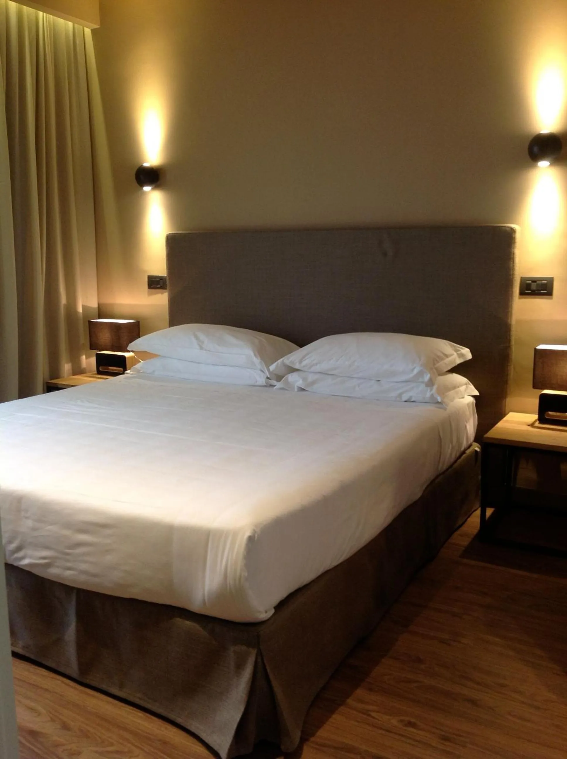 Shower, Bed in Hotel Select Suites & Spa - Apartments