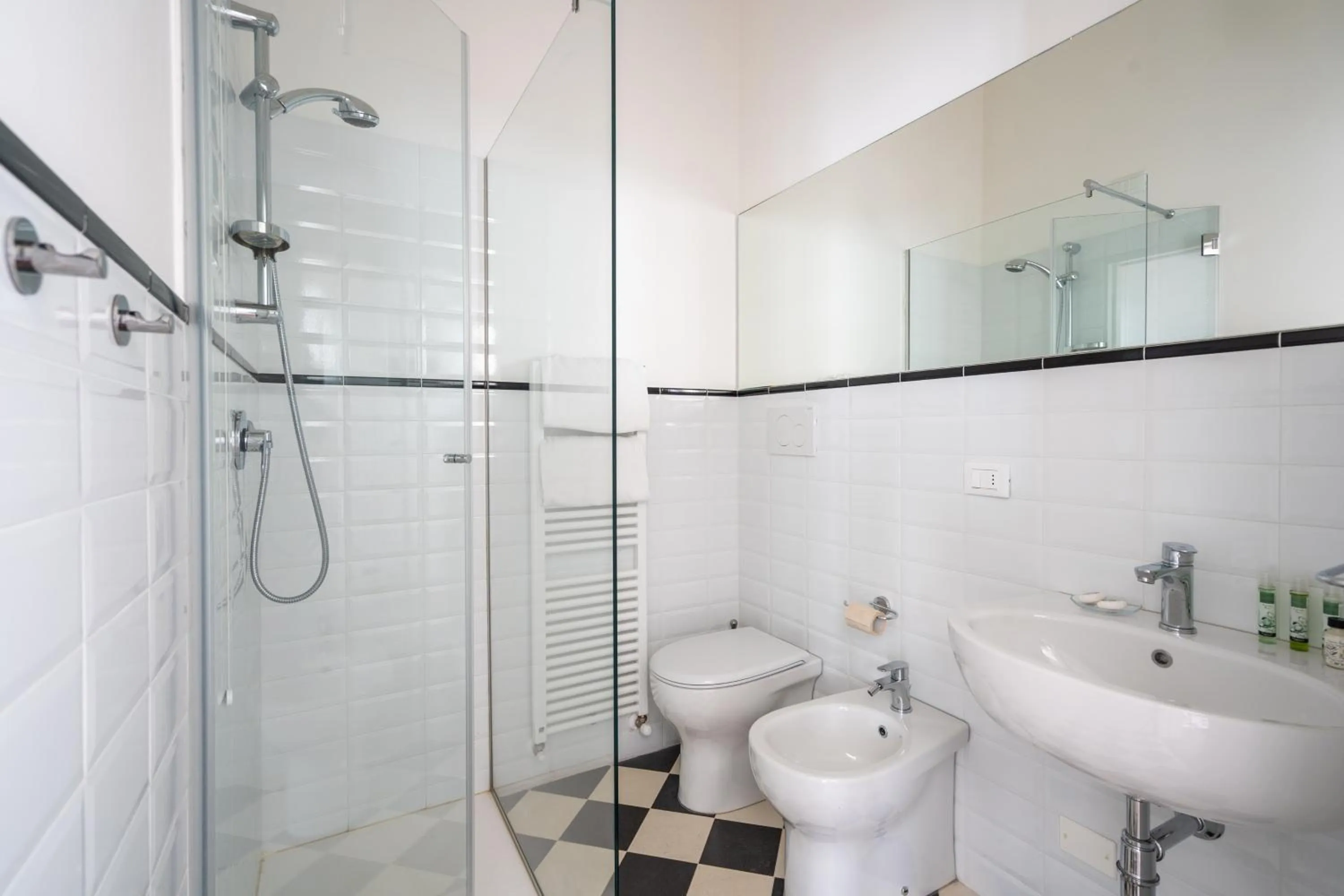 Shower in Hotel Select Suites & Spa - Apartments