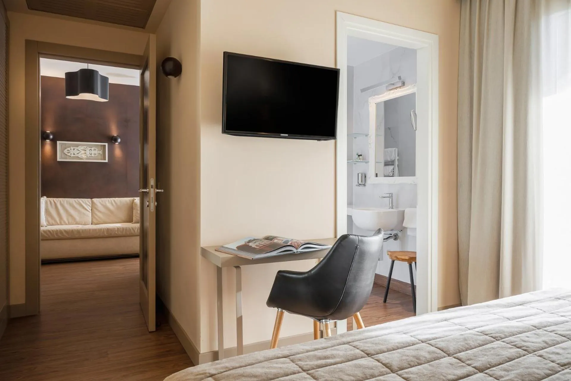 Bed in Hotel Select Suites & Spa - Apartments