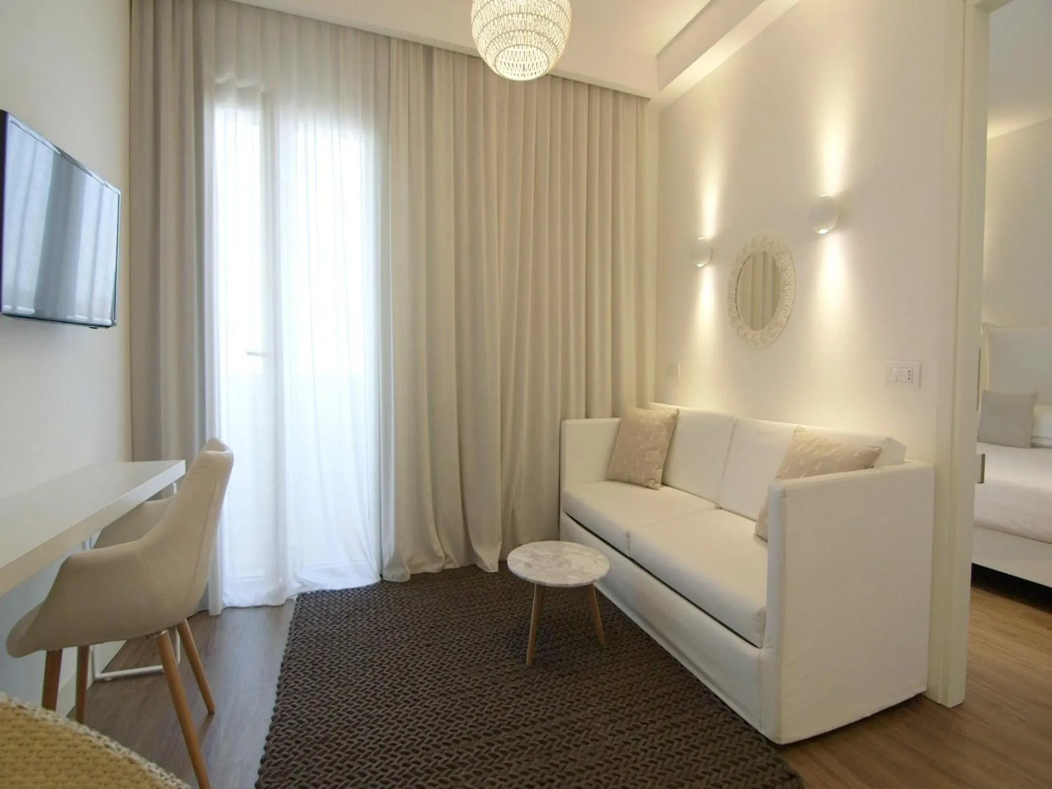 Shower, Bed in Hotel Select Suites & Spa - Apartments