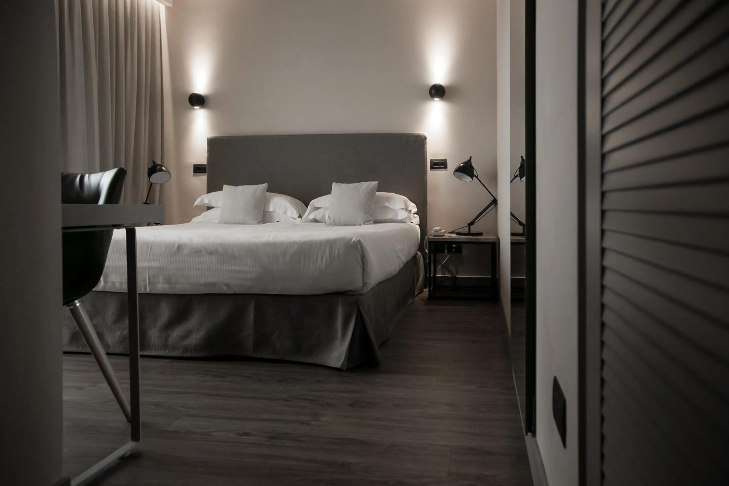 Bed in Hotel Select Suites & Spa - Apartments
