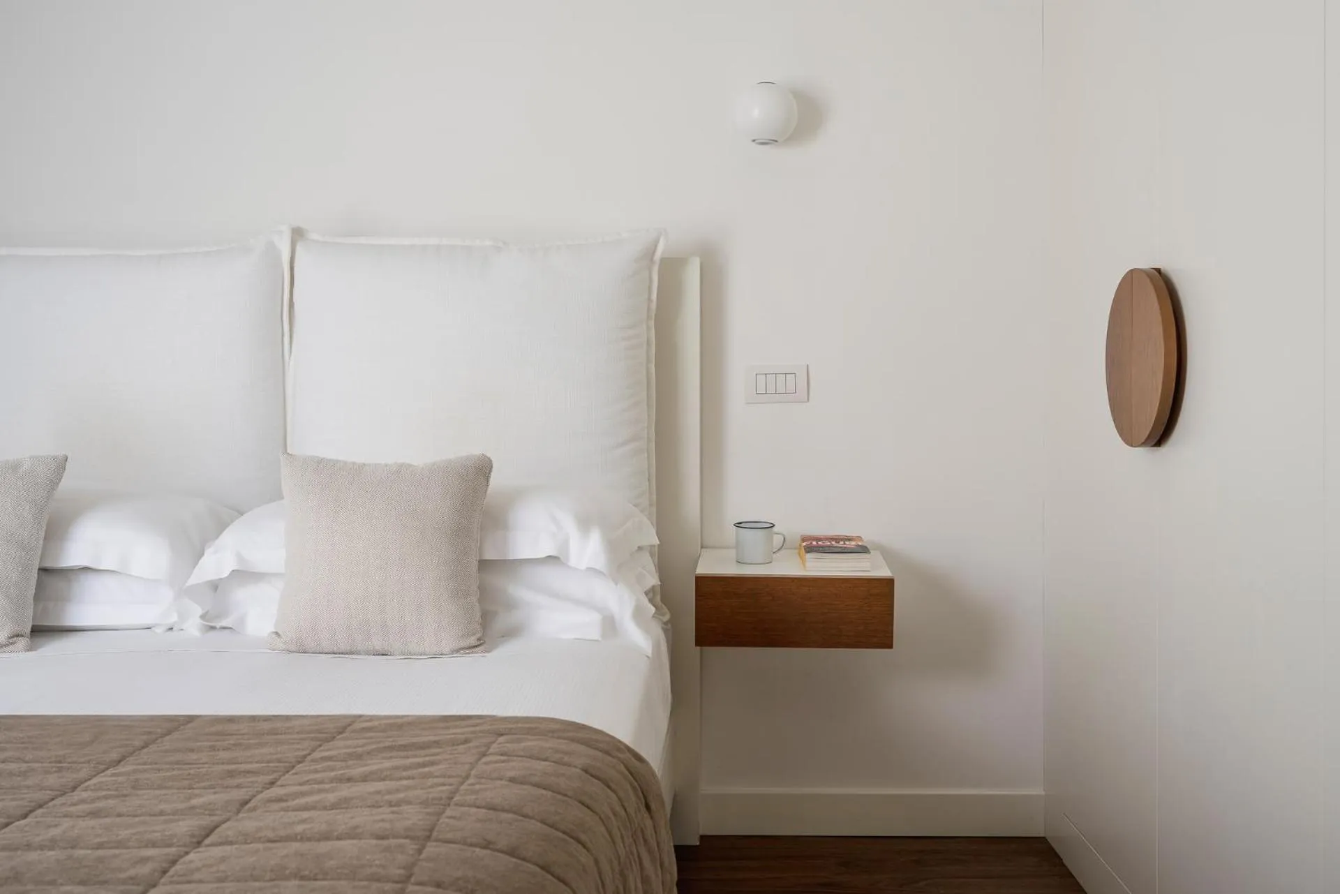 Bed in Hotel Select Suites & Spa - Apartments