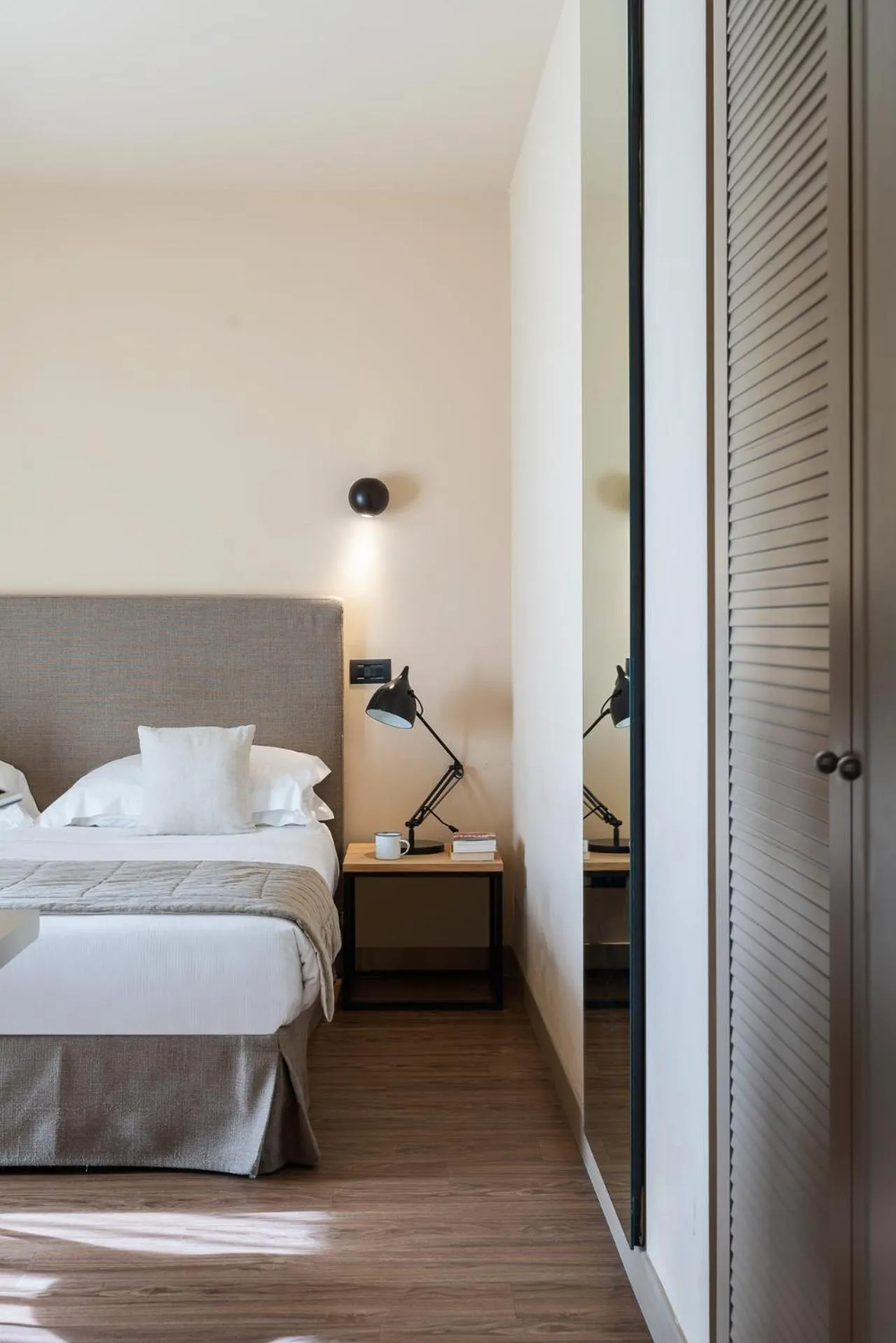 Bed in Hotel Select Suites & Spa - Apartments