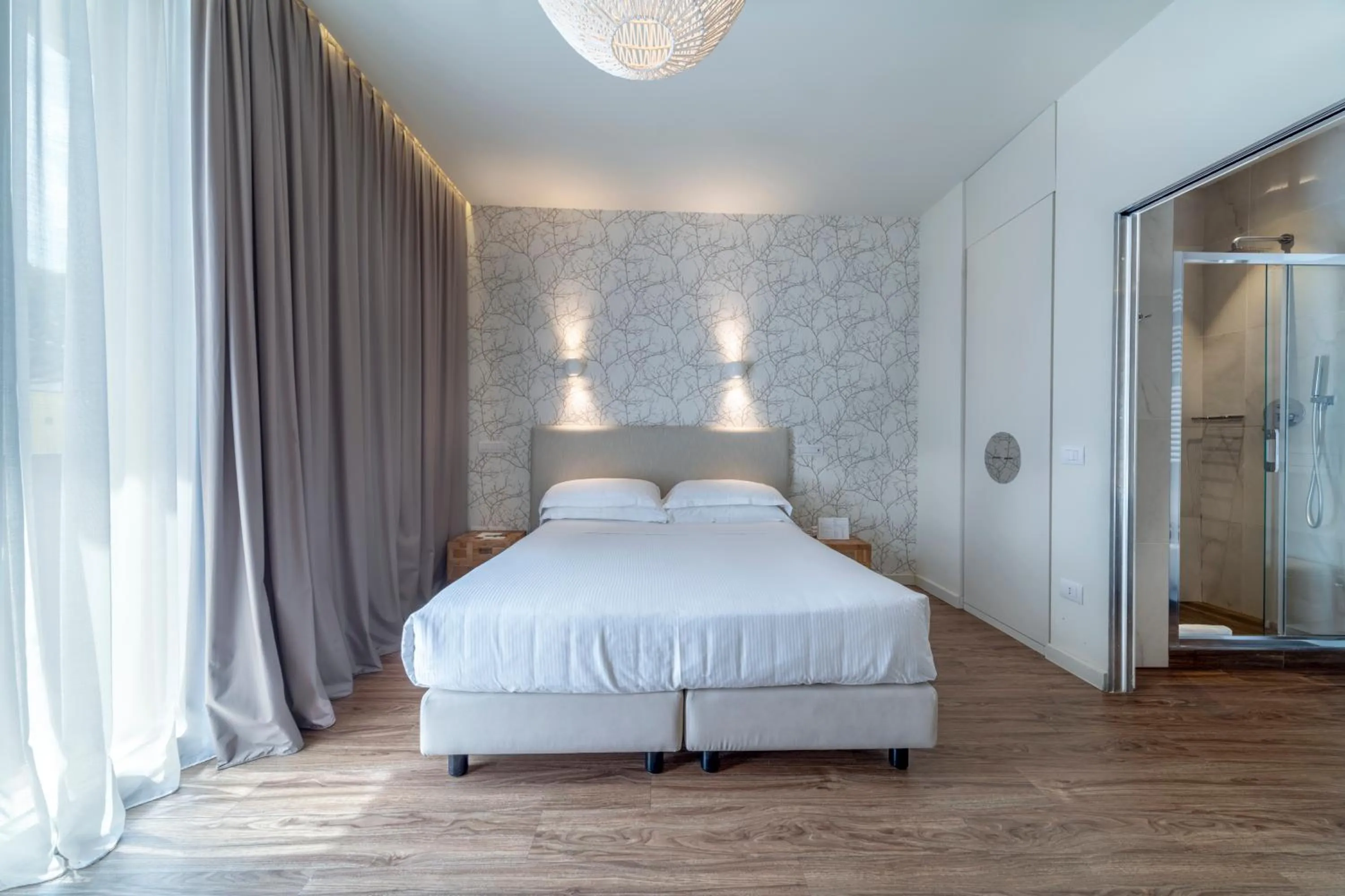 Bed in Hotel Select Suites & Spa - Apartments