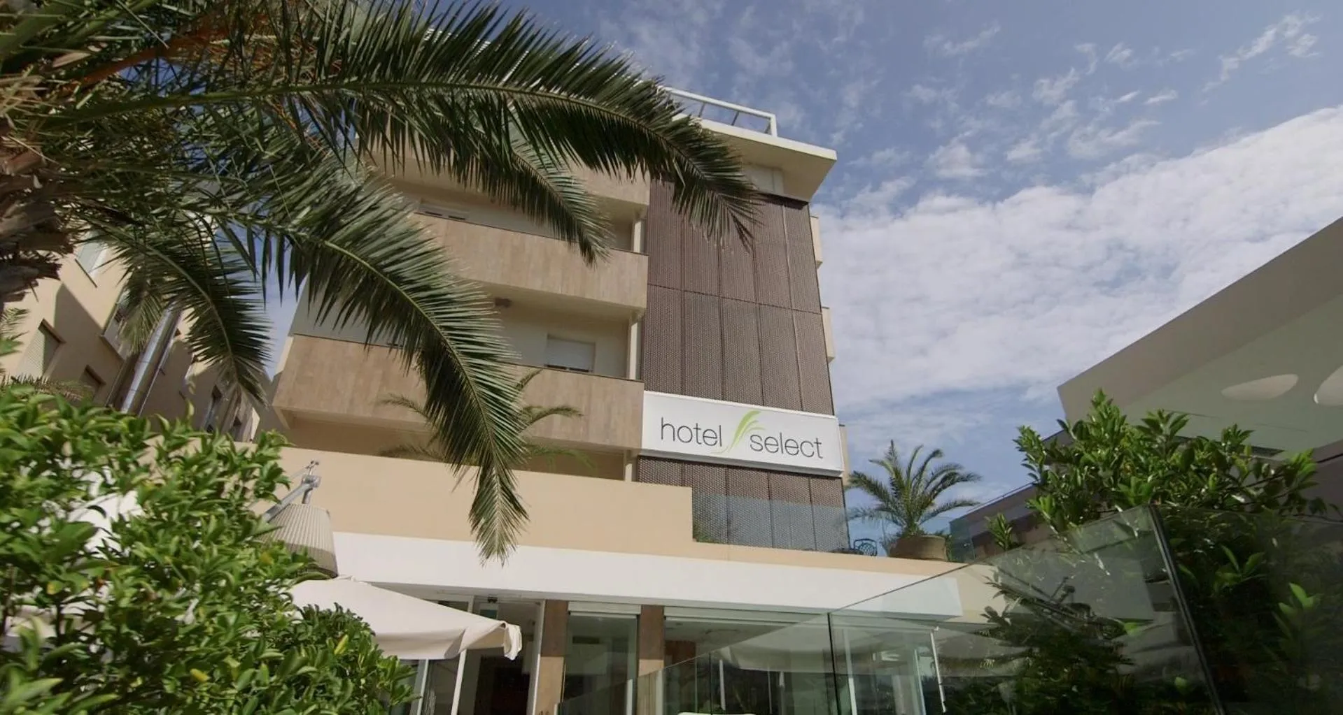 Facade/entrance in Hotel Select Suites & Spa - Apartments