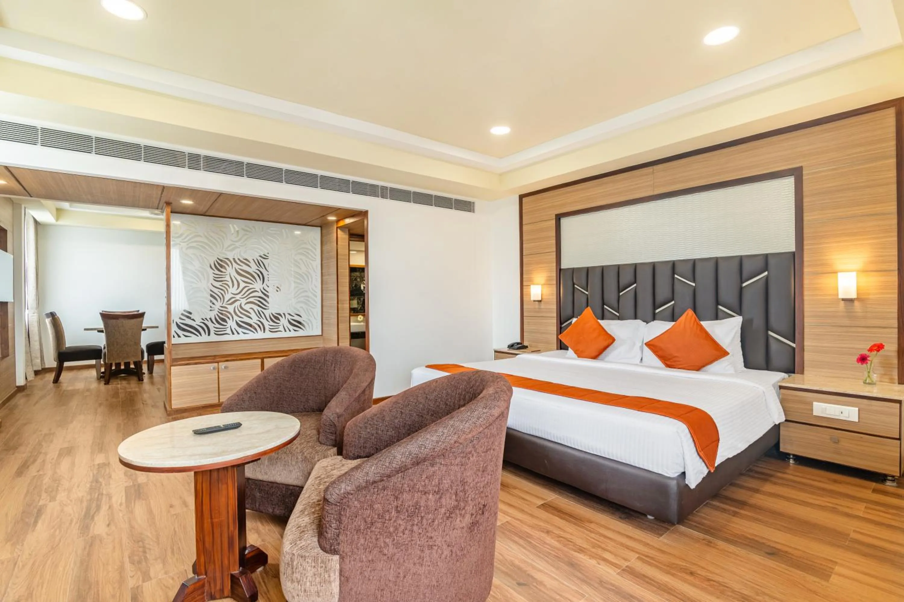 Photo of the whole room, Bed in Sterling V Grand Madurai