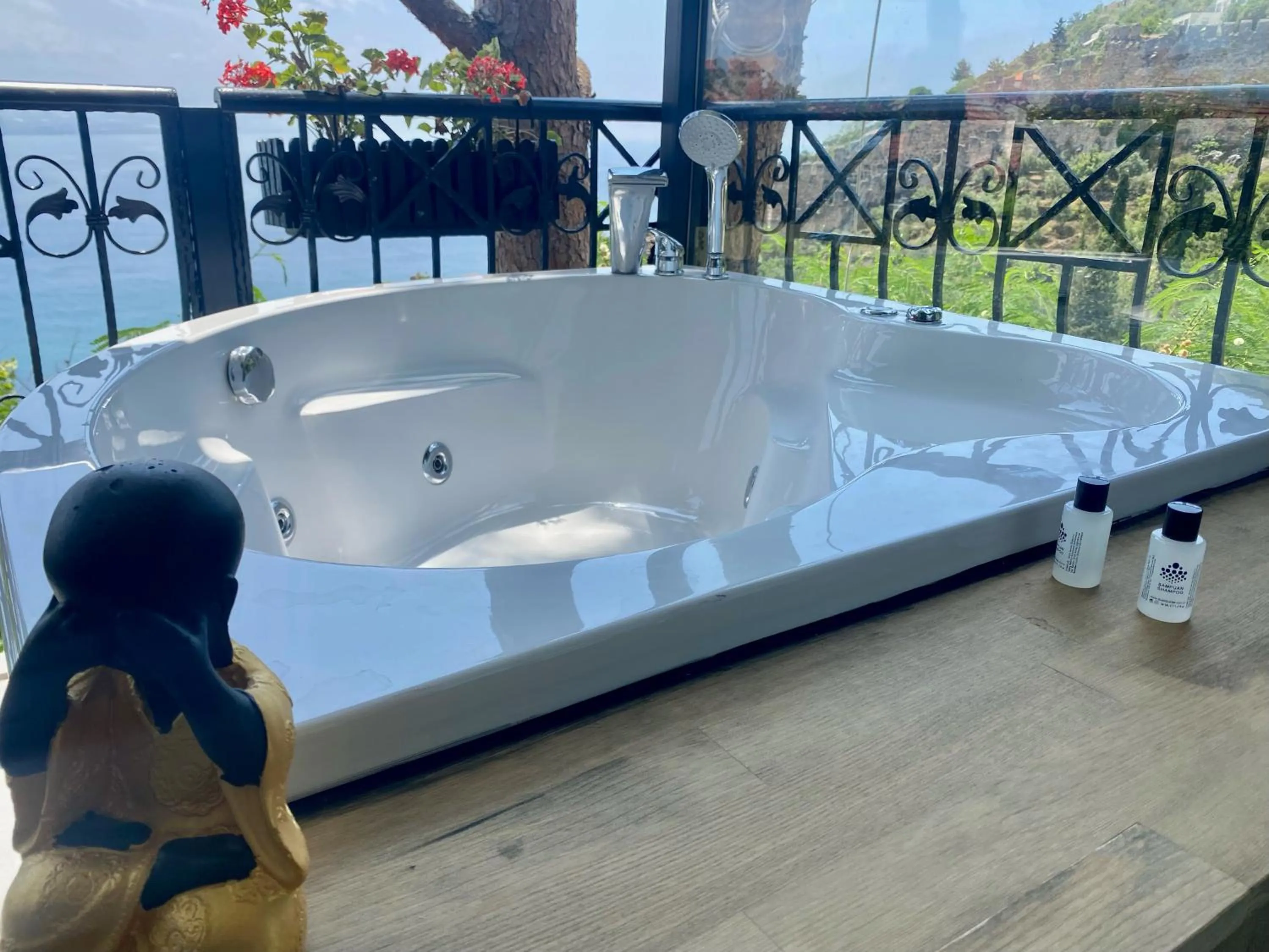 Hot Tub in Castle Boutique Hotel Alanya