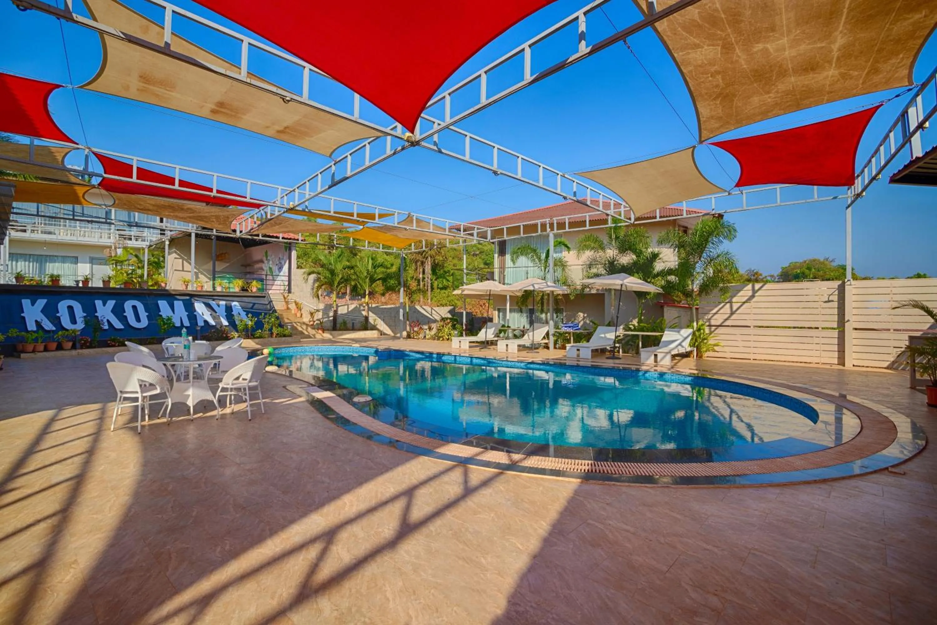 Swimming pool in Koko Maya by Stone Wood Comfort