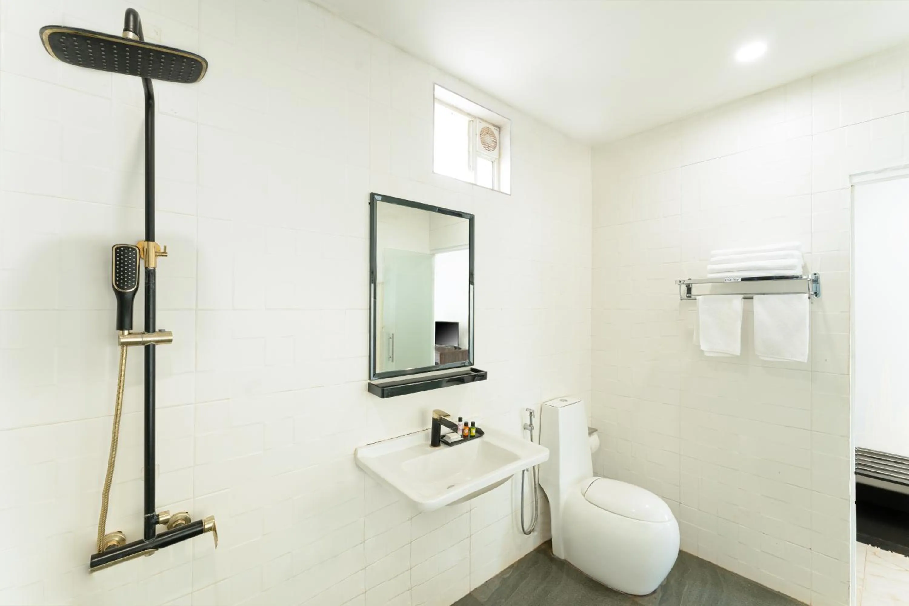 Bathroom in Koko Maya by Stone Wood Comfort