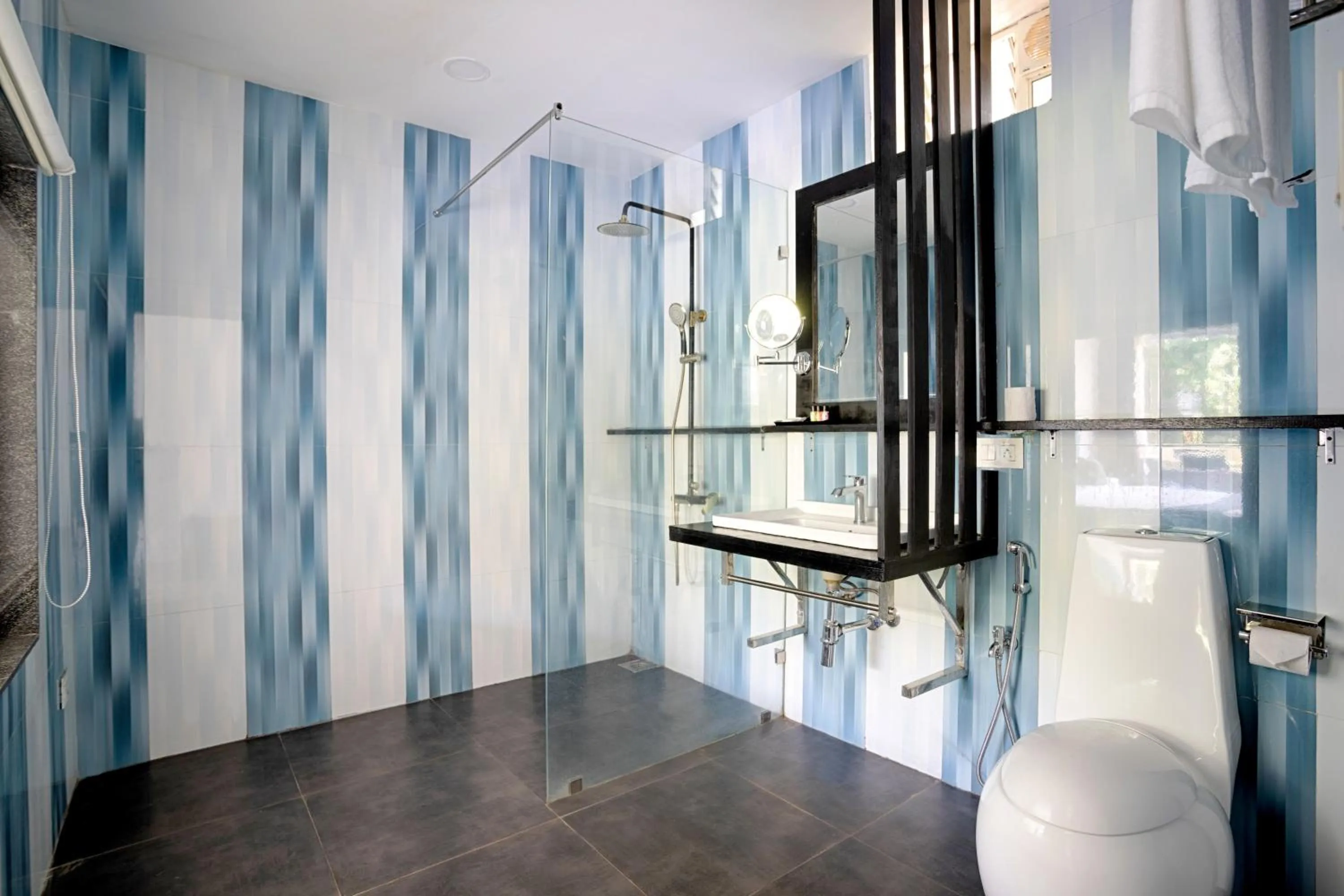 Bathroom in Koko Maya by Stone Wood Comfort