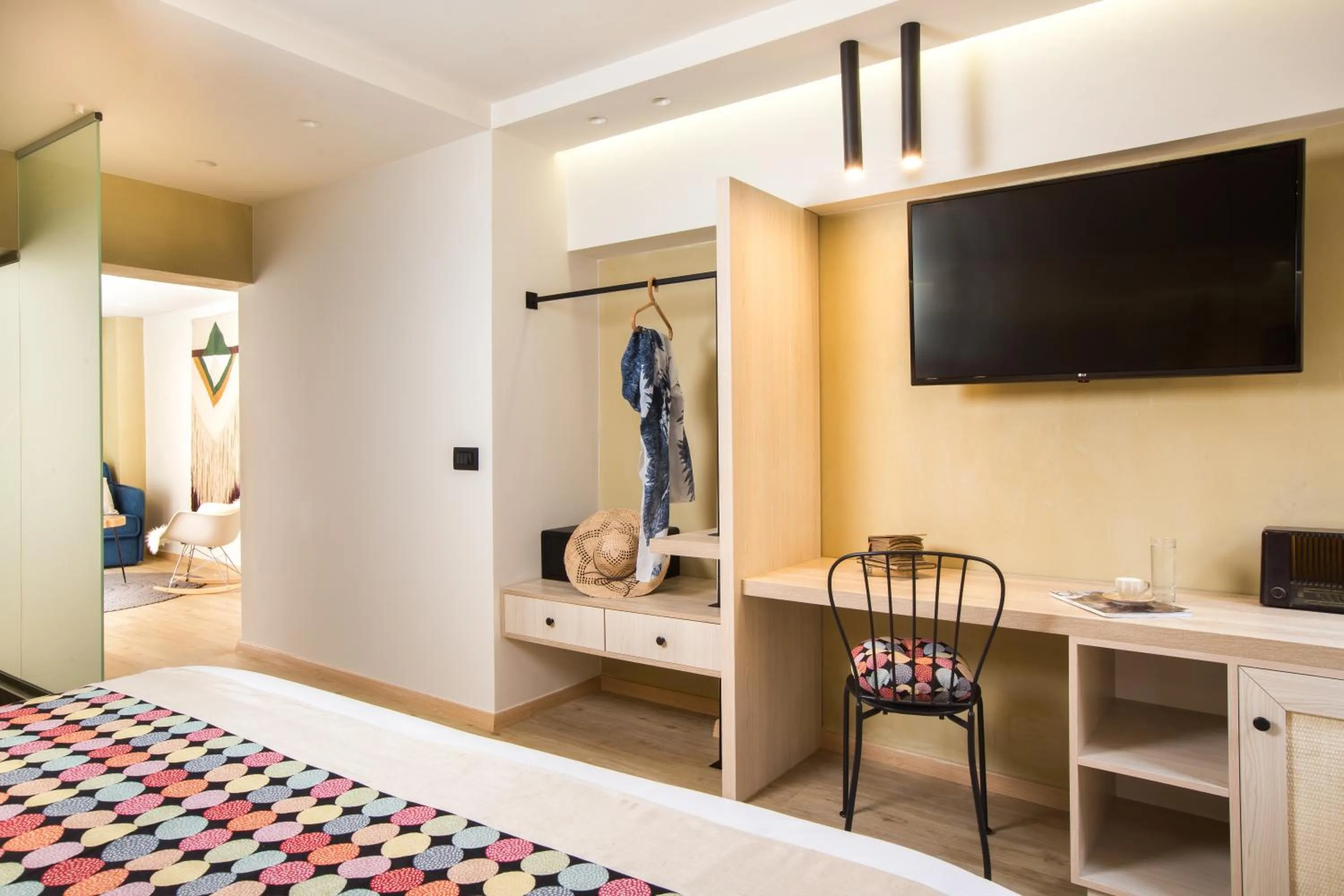 TV and multimedia, Bed in C Suites