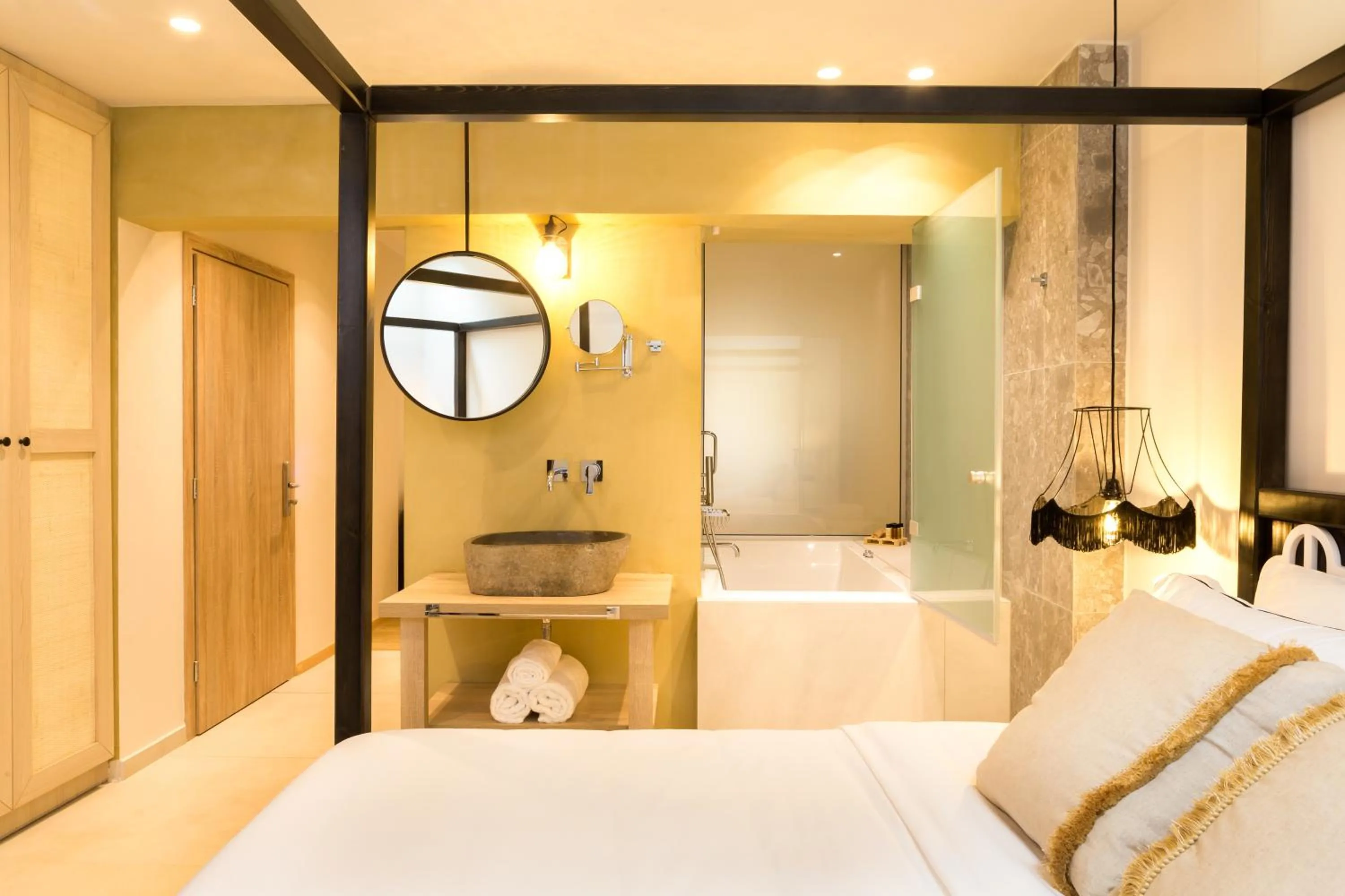 Photo of the whole room, Bed in C Suites