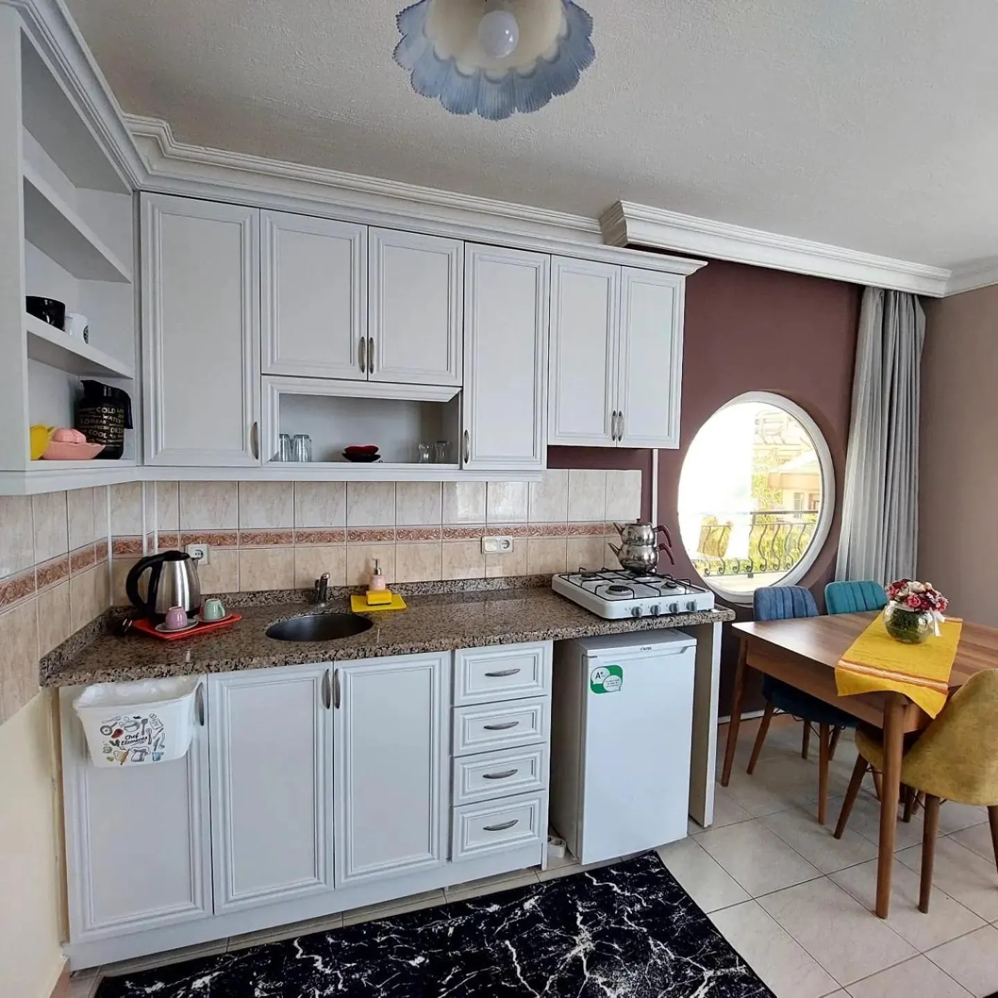 Kitchen or kitchenette in Summer rose hotel