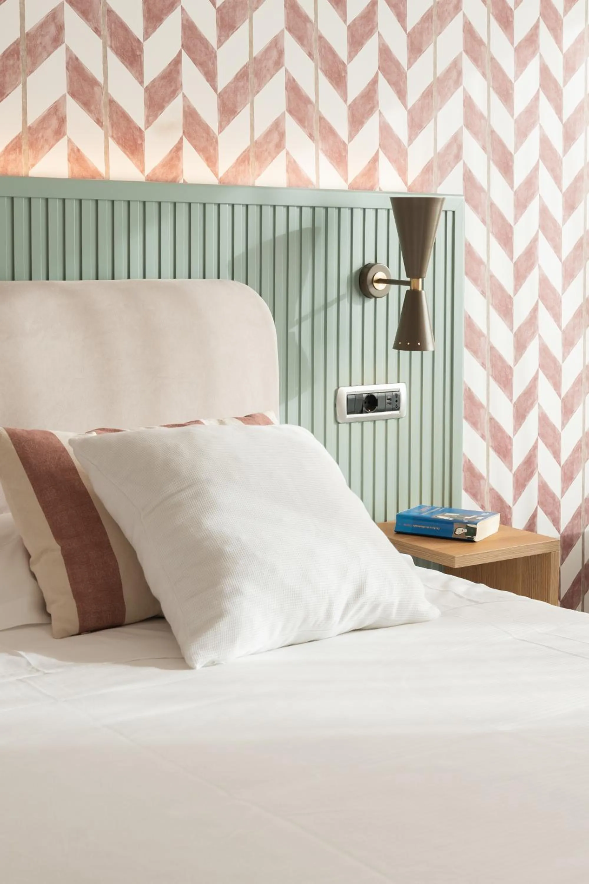 Bed in Reginna Palace Hotel