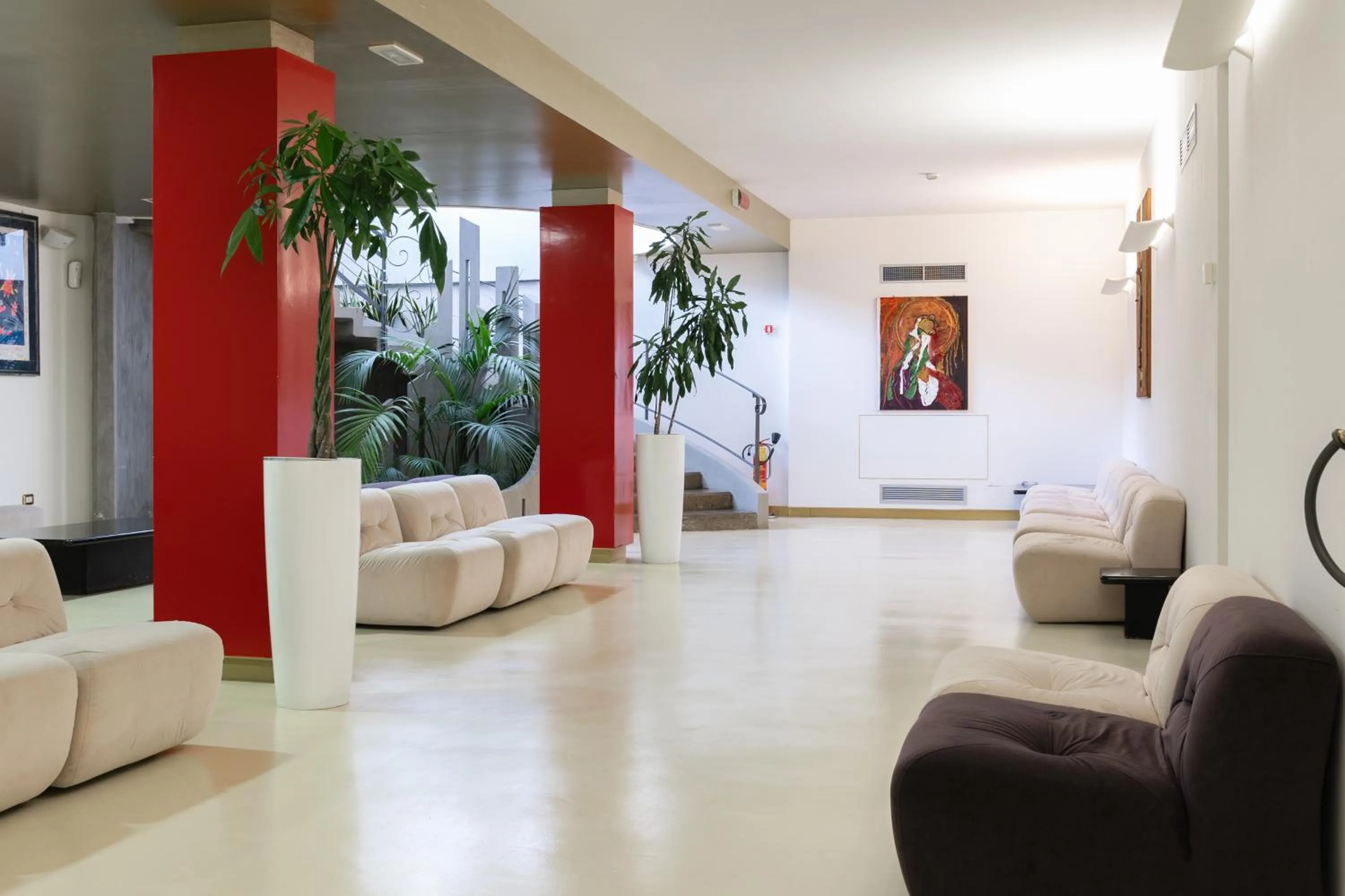 Communal lounge/ TV room in Reginna Palace Hotel