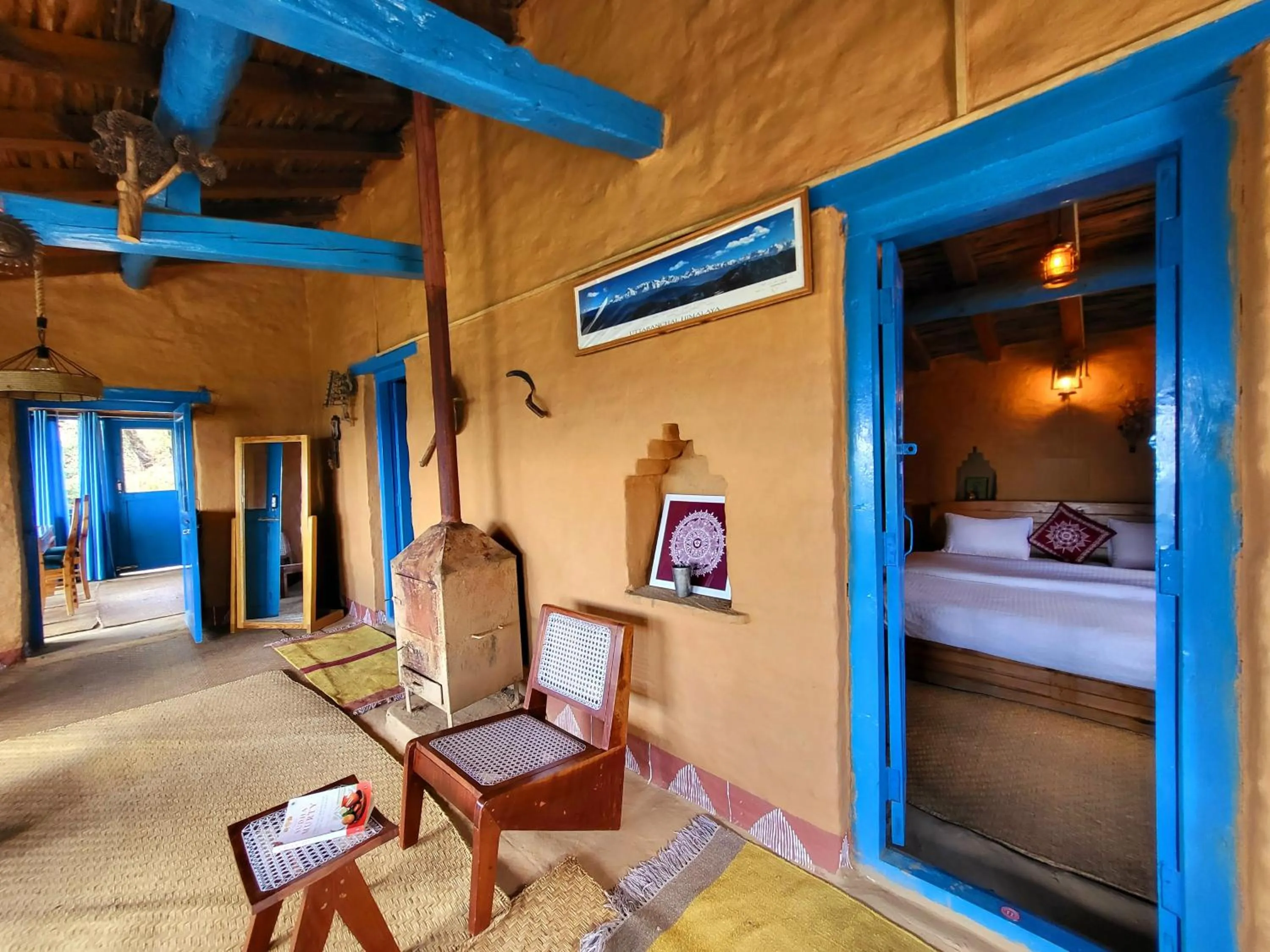 Living room, Bed in Kot Kailash Kumaon